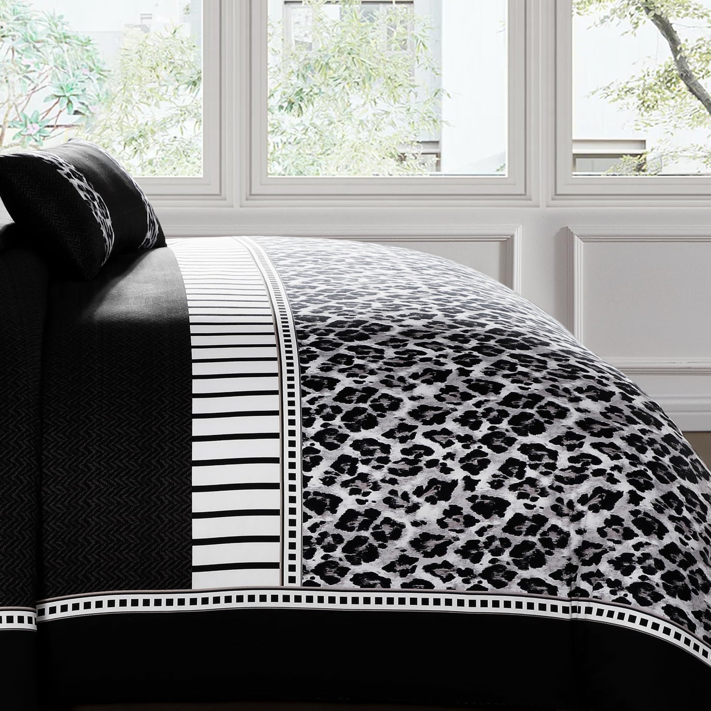 Bebejan Jaguar 5 Piece Reversible Comforter Set, 100% Cotton Sateen, 220 Thread Count, Black Bedding Comforter Set, 1 Comforter, 2 Shams & 2 Pillows (King/Cal King)
