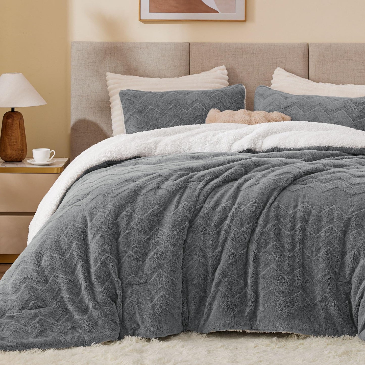 BEDELITE Fluffy Queen Comforter Set - Super Soft Sherpa Grey Comforter for Queen Size Bed, Luxury Warm Bedding Set for Winter, Fuzzy Bed Set 3 Pieces (1 Comforter, 2 Pillowcases)