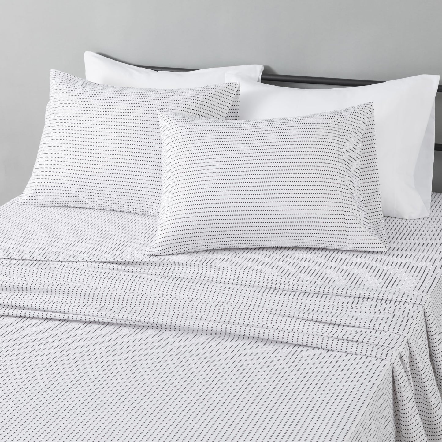 Amazon Basics Ultra-Soft Lightweight Microfiber 4-Piece Bed Sheet Set, Breathable Polyester, Flat and Fitted Sheets, Full, Plum, Printed