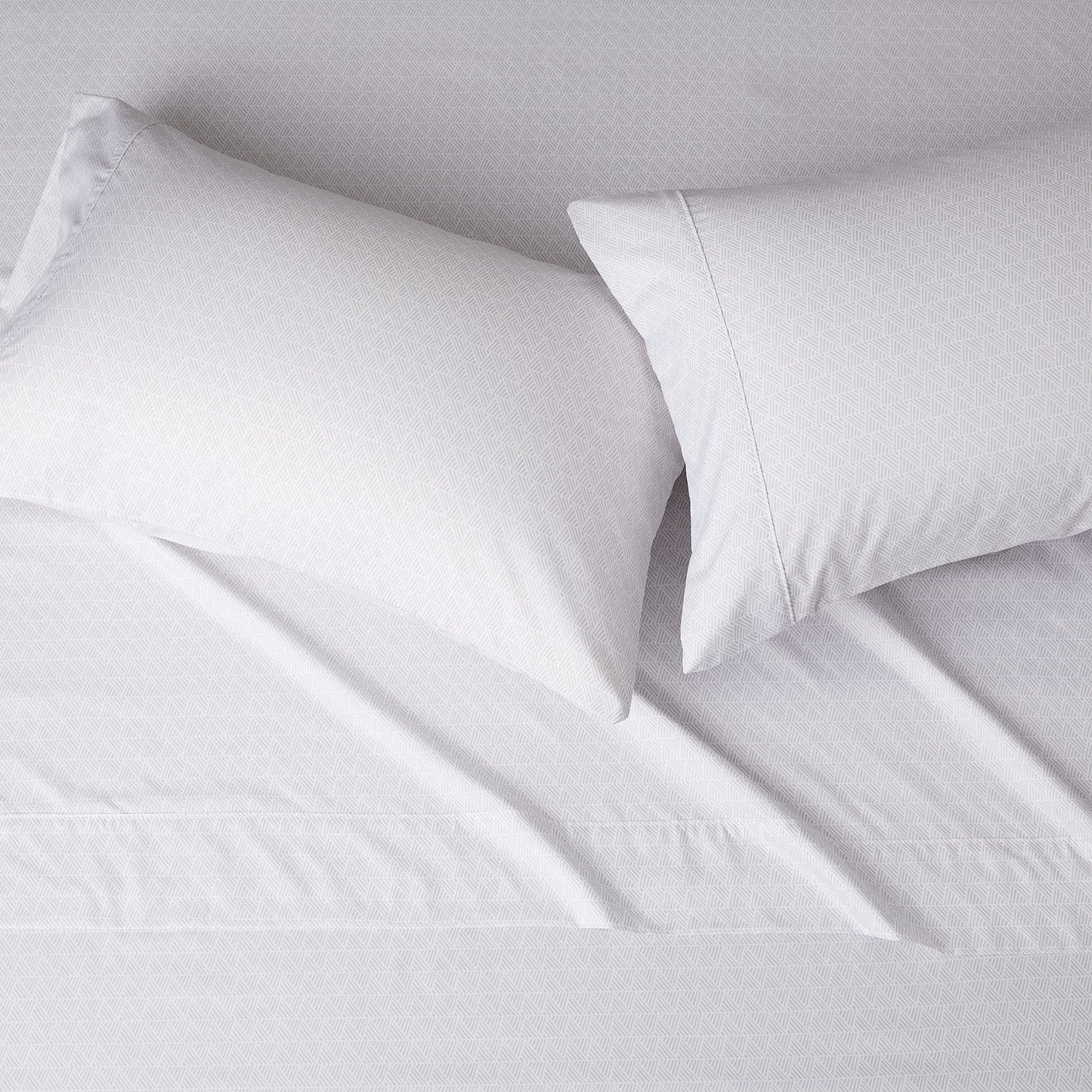 Amazon Basics Lightweight Super Soft, Wrinkle Free, Wrinkle Resistant Breathable Microfiber 4 Piece Bed Sheet Set With 14-Inch Deep Pockets, Full, Gray Crosshatch, Printed
