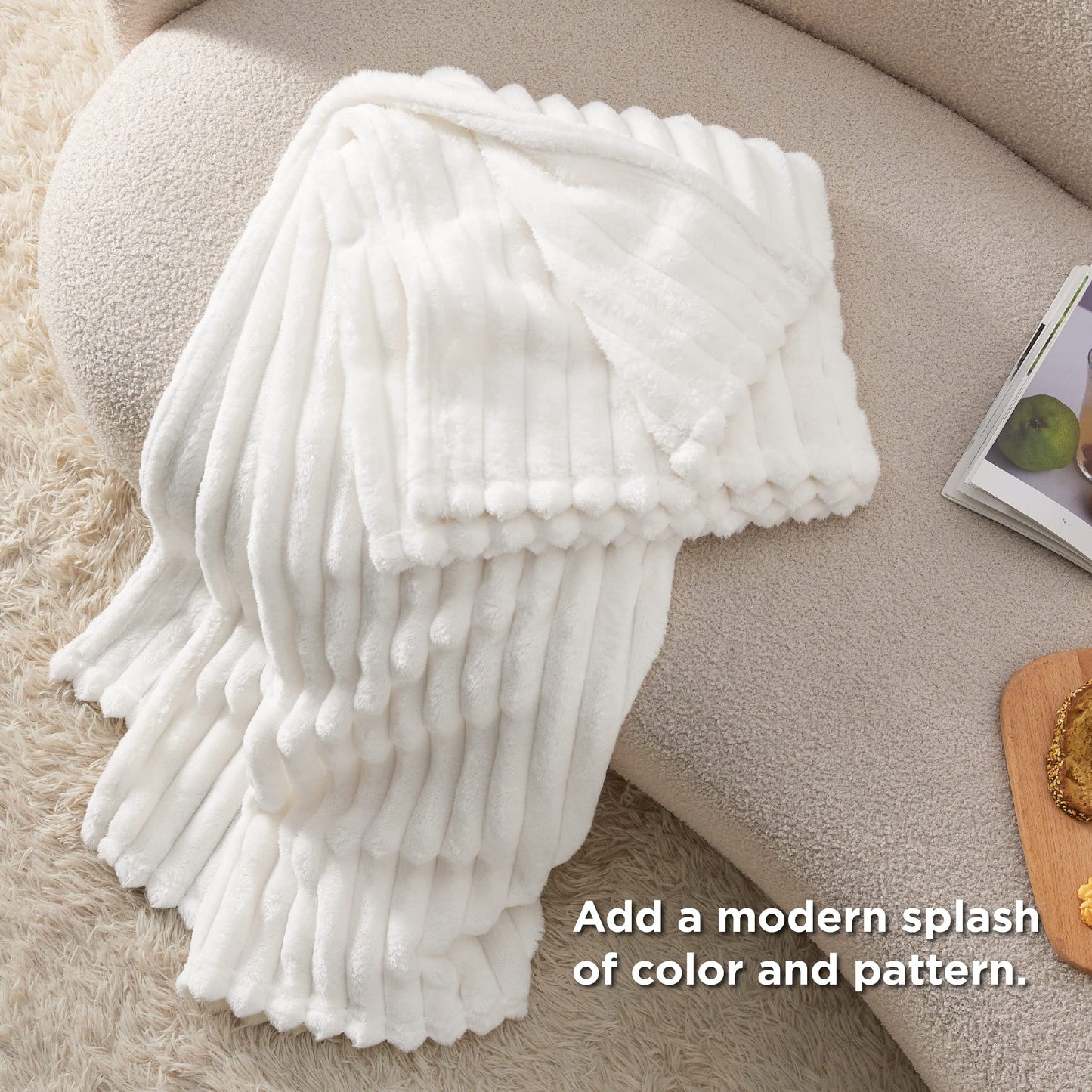 Bedsure Fleece Throw Blanket（White ＆ Beige）