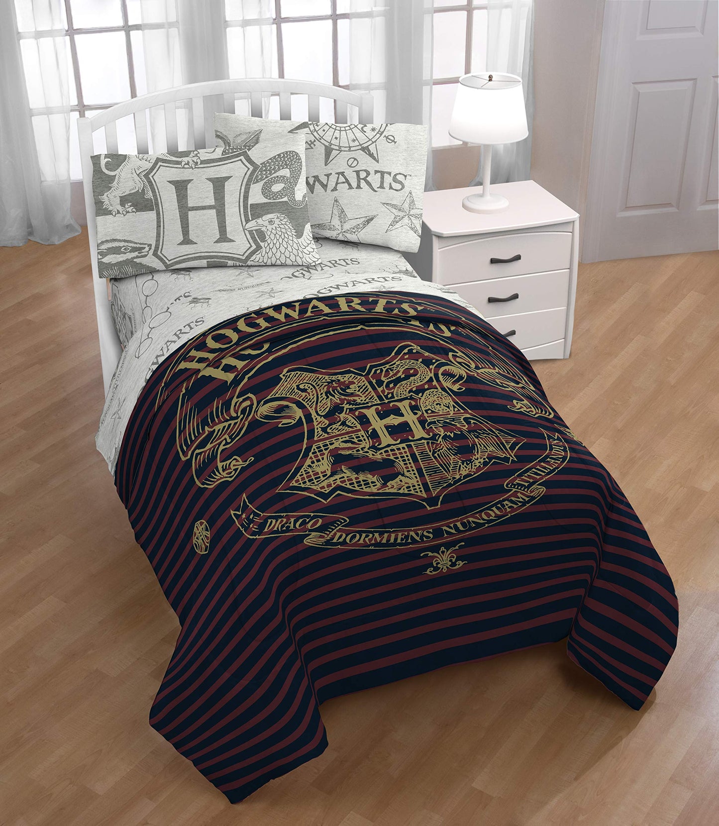 Jay Franco Harry Potter Spellbound 5 Piece Full Bed Set - Includes Reversible Comforter & Sheet Set - Bedding Features Hogwarts Logo - Super Soft Polyester (Official Harry Potter Product)