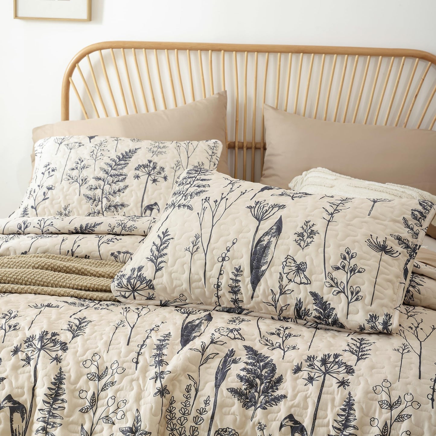 JANZAA Quilts Queen Size Beige Quilt Botanical with Floral Pattern Microfiber Bedspreads Queen Size 3 Pieces Lightweight Comforter Reversible Bedding Set, 1 Quilt 90x90 inches, 2 Pillowcases