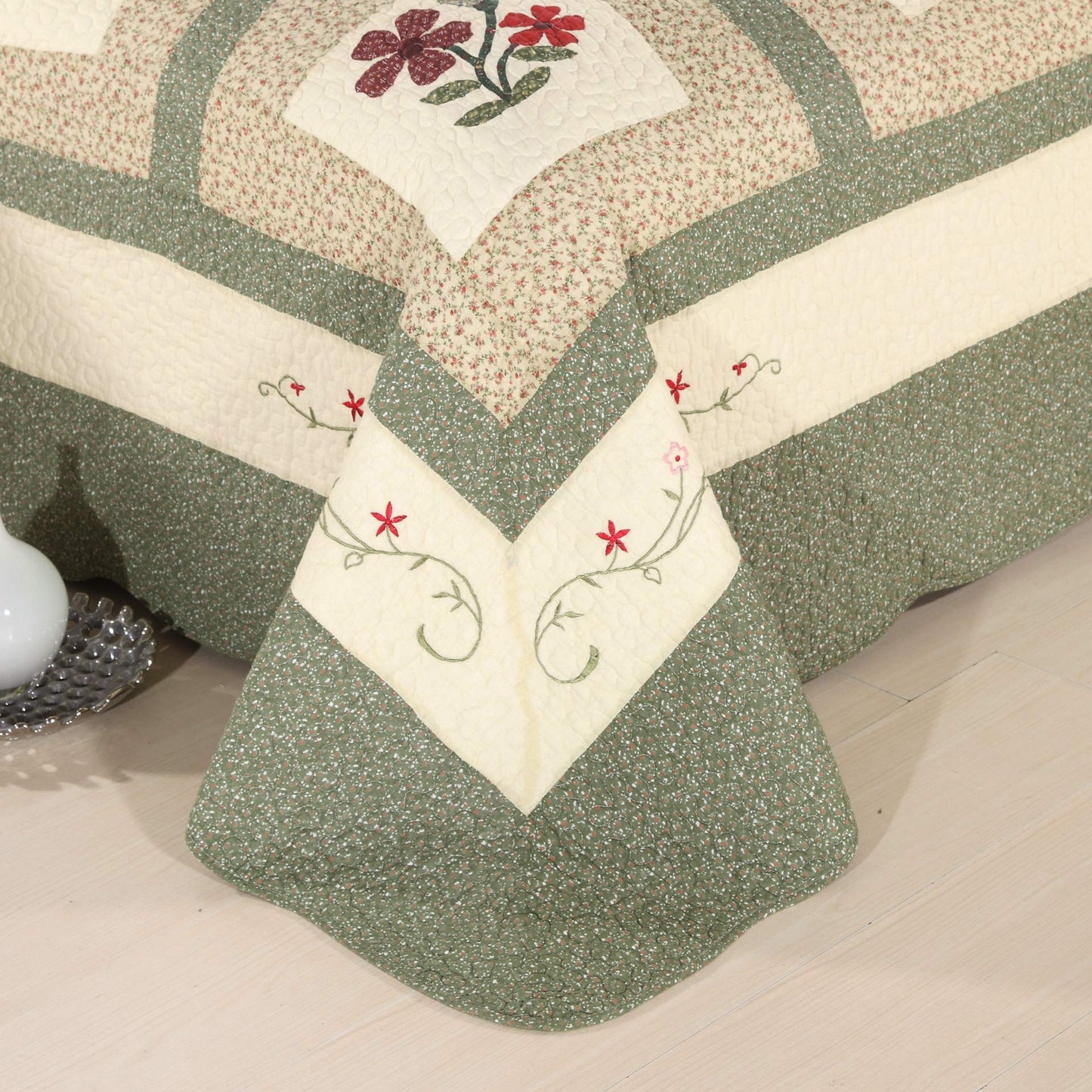 vctops Farmhouse Green 3 Piece Embroidered Floral Quilted Bedspread Quilt Set 100% Cotton Reversible Patchwork Coverlet Set 1 Quilt and 2 Pillow Shams (Green,Queen)