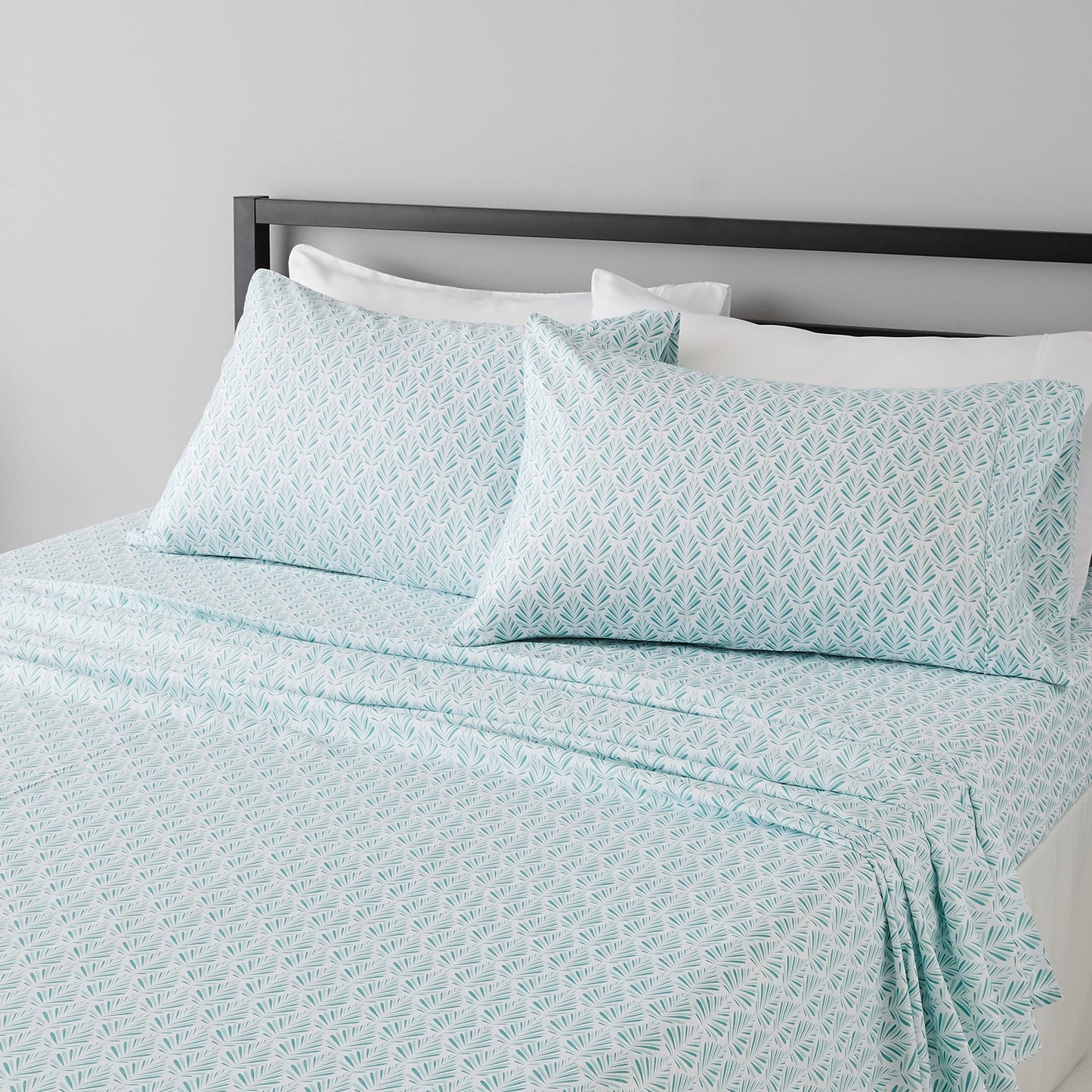 Amazon Basics Lightweight Breathable Wrinkle Resistant Microfiber 4-Piece Bed Sheet Set with 14-Inch Deep Pockets, Full, Aqua Fern, Printed