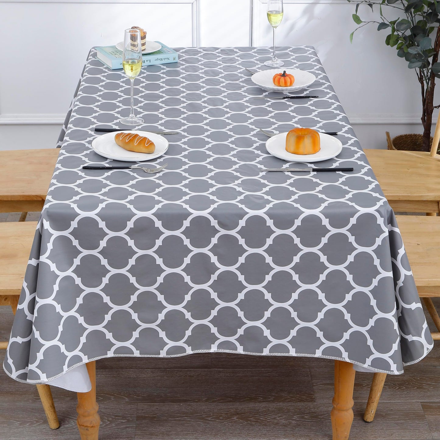Heavy Duty Vinyl Tablecloth with Flannel Backing Waterproof Oil-Proof Plastic Table Cloth Stain-Resistant Wipeable Rectangle or Square Table Cover for Indoor and Outdoor (Quatrefoil,52x70 Inch)