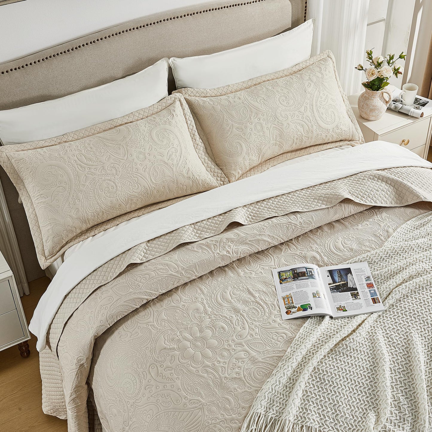 Qucover Alaska King Bedspread 132x 120, Oversized King Bedspread Extra Wide, 3 Piece Soft Microfiber Lightweight Oversized King Quilts Bedding Set, Quilting Paisley Pattern, with Pillow Shams, Beige