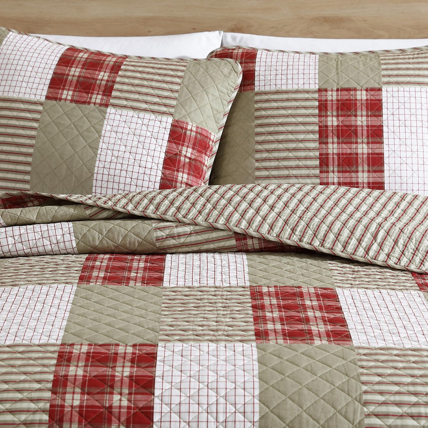 Eddie Bauer - Quilt Set, Reversible Cotton Bedding with Matching Shams, Luxurious Bedding Set (Camino Island Red, Queen)