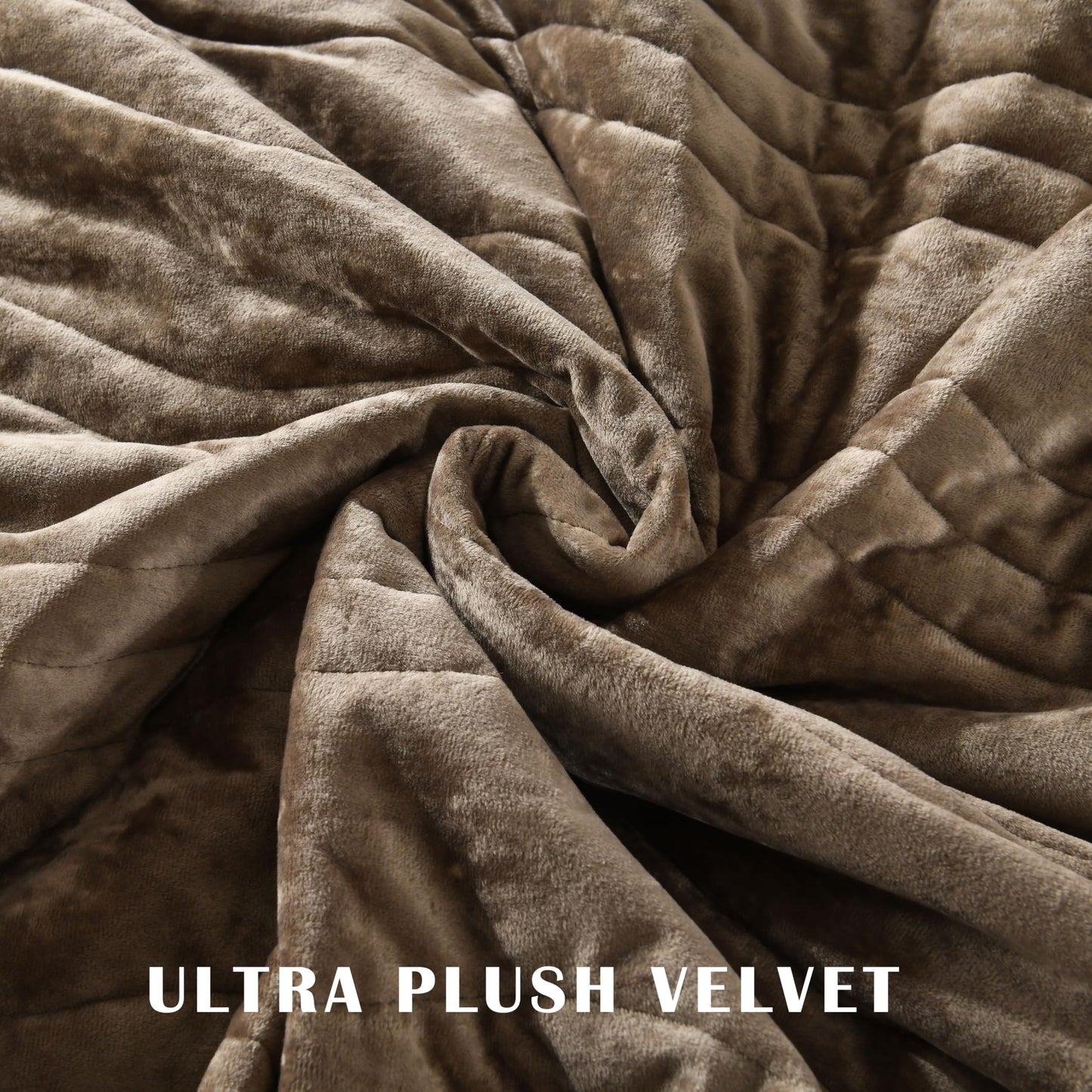 AJOCCI Velvet California King Size Quilt, Oversized California Comforter Set Mocha Brown Bedding Set (118”*106”) with 2 Pillow Shams, Luxurious Quilt Set,All-Season 3 Pieces