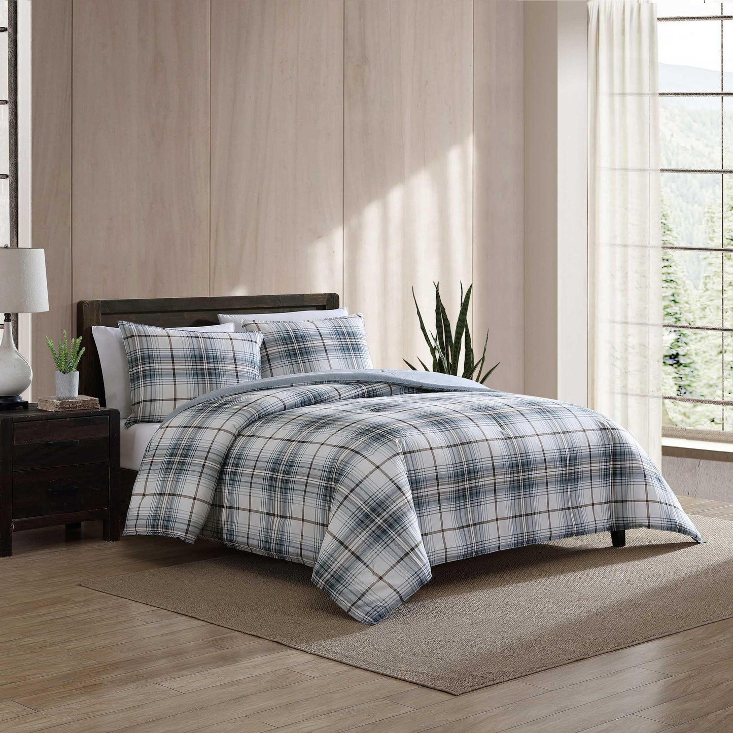 Eddie Bauer - Queen Comforter Set, Crisp & Tailored Cotton Percale Reversible Bedding, Lightweight 3 Piece Bed Set with Matching Pillowcases (Alder Blue/Grey)