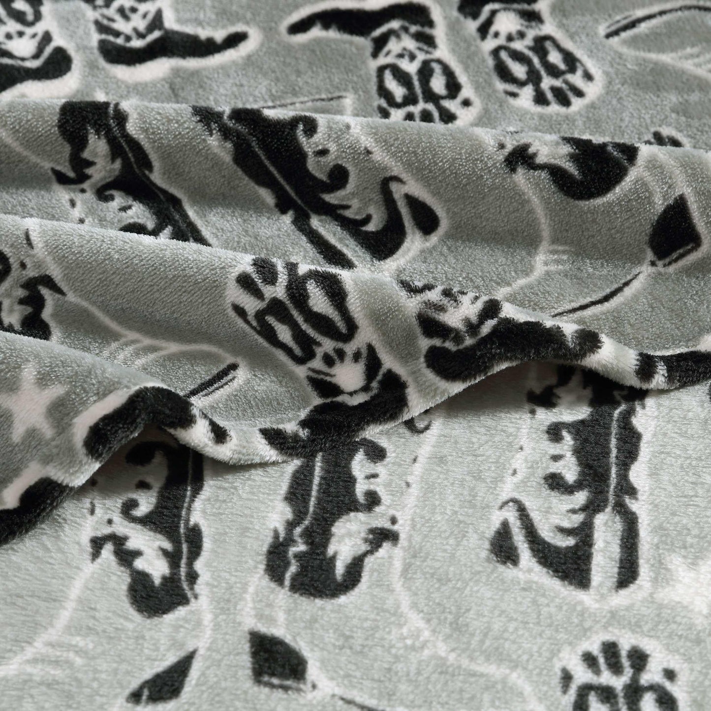 Wrangler - Blanket, Super Soft Plush Fleece Bedding, Yellowstone Inspired Throw Blanket for Couch or Bed (Knockin Boots Green, 50" x 60")