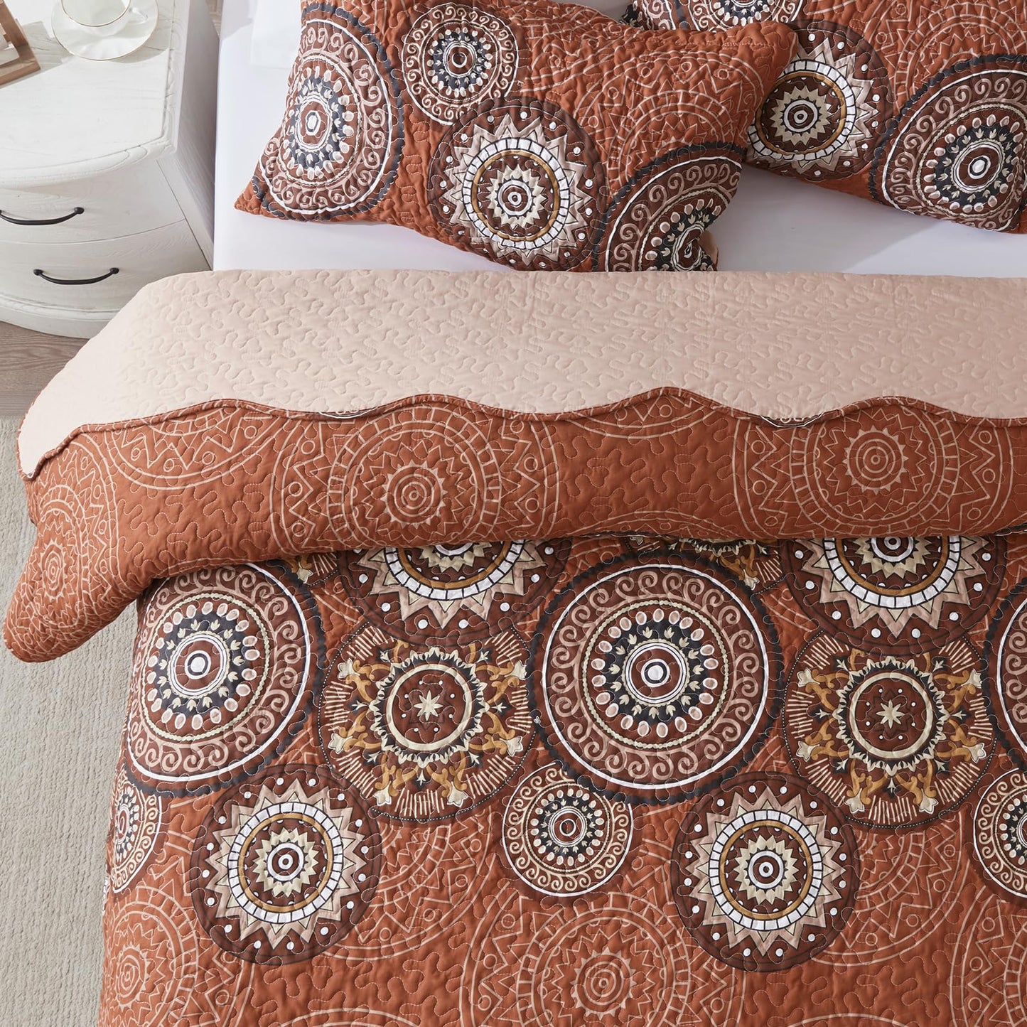 LEAONME 3-Piece Full Queen Size Burnt Orange Rust Quilt Set Lightweight Oversized Bedspread 90''x98'' Soft Microfiber Floral Coverlet Luxurious Warm Bed Cover for All Seasons (1 Quilt, 2 Pillow Shams)