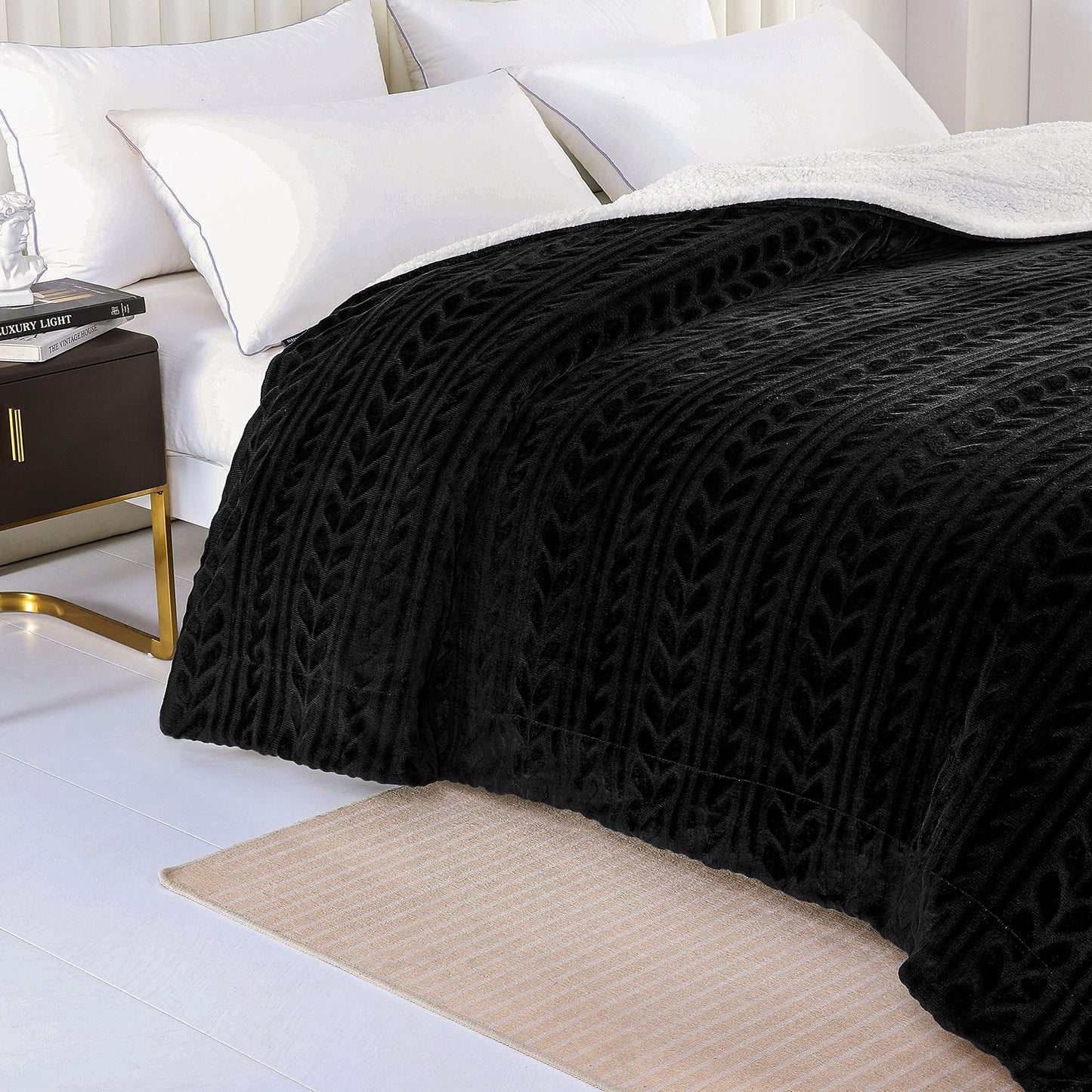 Exclusivo Mezcla Twin Size Sherpa Fleece Bed Blanket, Reversible Velvet Warm Blankets for Bed Couch Sofa, 90x66 Inches, Dark Black