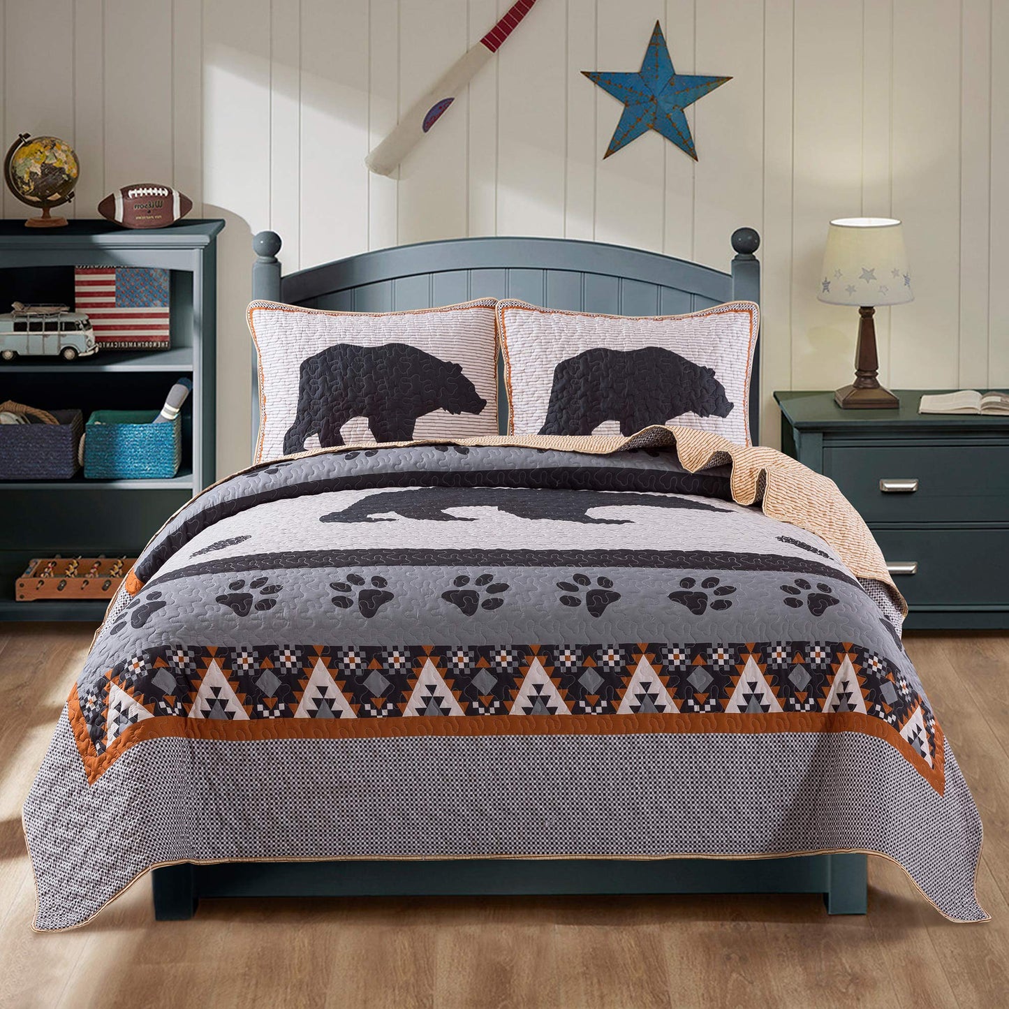 Soul & Lane Bear Quilt Set - Queen Size with 2 Shams, Rustic Lodge Cabin Quilted Bedspread with Wildlife Black Bear Design, Country Wilderness Themed Bedding with Forest and Outdoor Motif