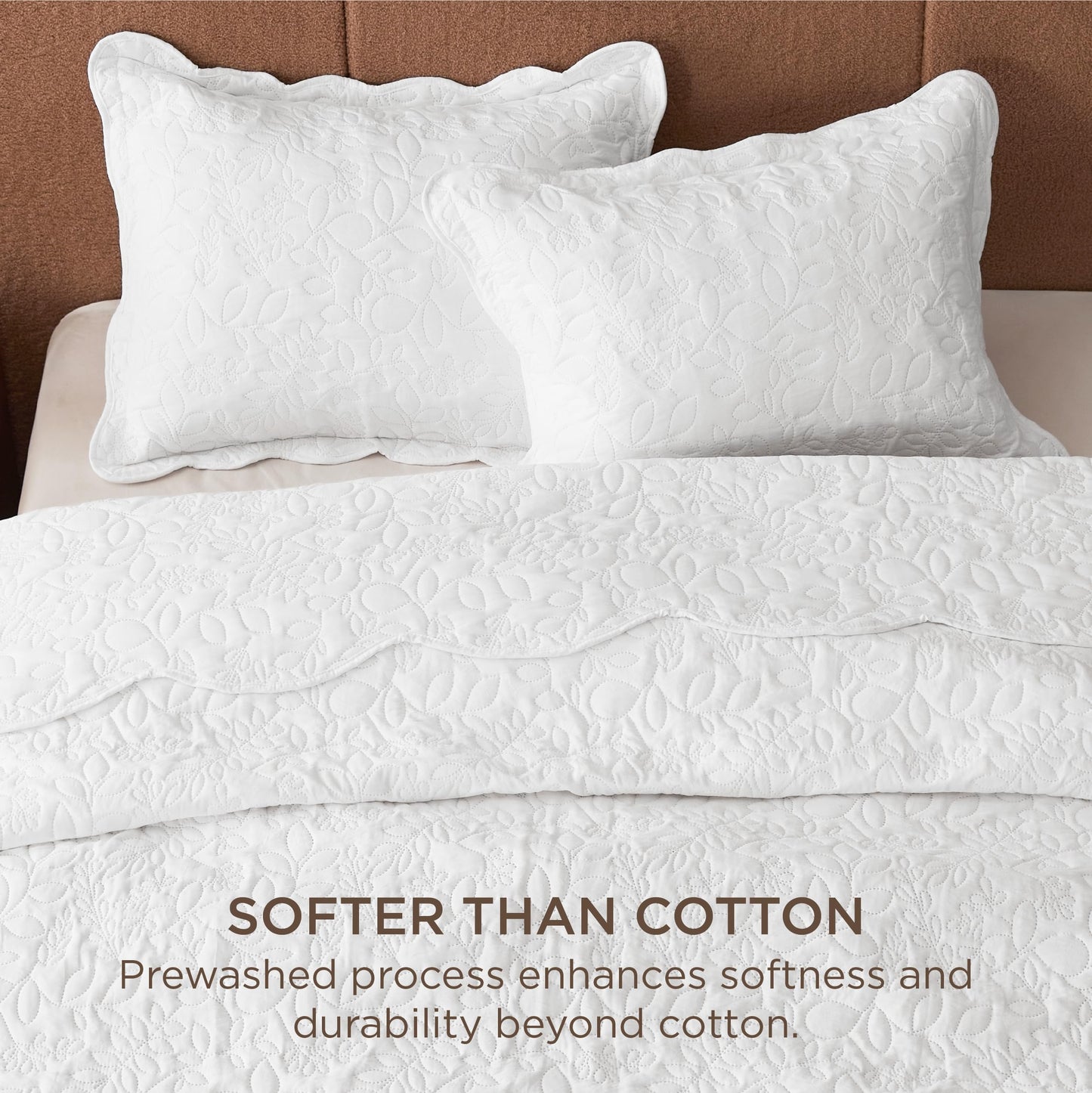 Bedsure Quilt King Size - Ultra Soft Pre-Washed Cloud-Like Bedding, All-Season Lightweight Comforter for Country Bedroom, Leaf Design Coverlet in Pure White, 106 x 96 Inches