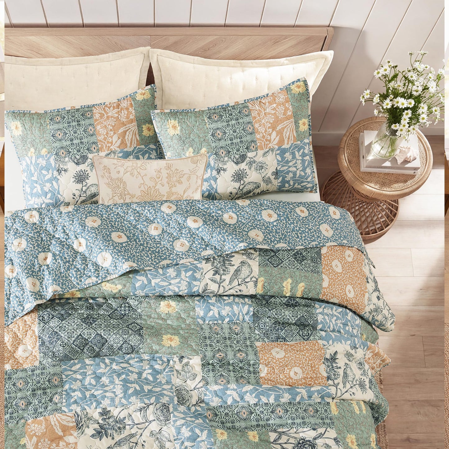 BLOOMHAVEN Quilt Set Queen Size, Patchwork Green Floral Quilt Sets, Reversible Bedspread Lightweight and Breathable for All Seasons, Soft Quilted Bedspread with 2 Pillow Shams