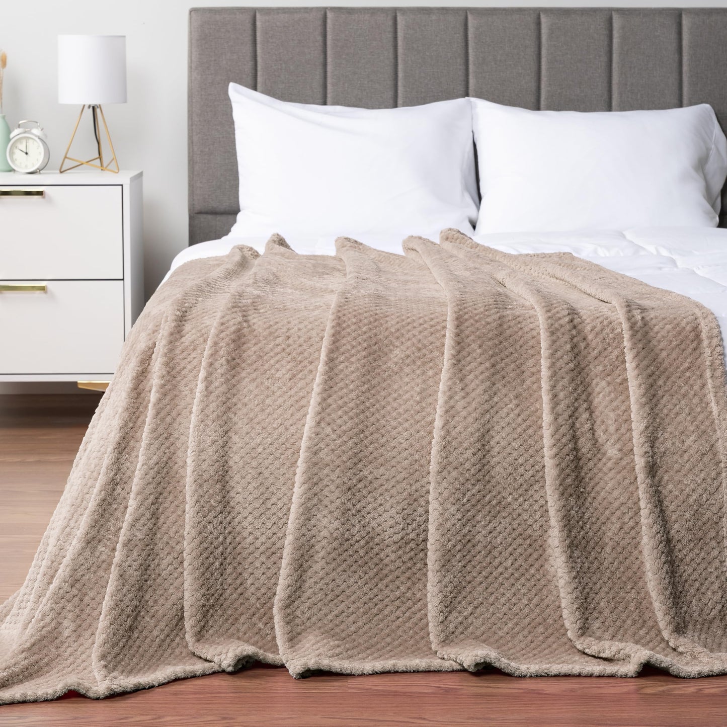 PAVILIA Taupe Tan Fleece Throw Blanket for Couch Sofa Bed, Soft Fuzzy Waffle Jacquard Microfiber, Warm Lightweight Fade-Resistant Decorative All Season Throw, 50x60