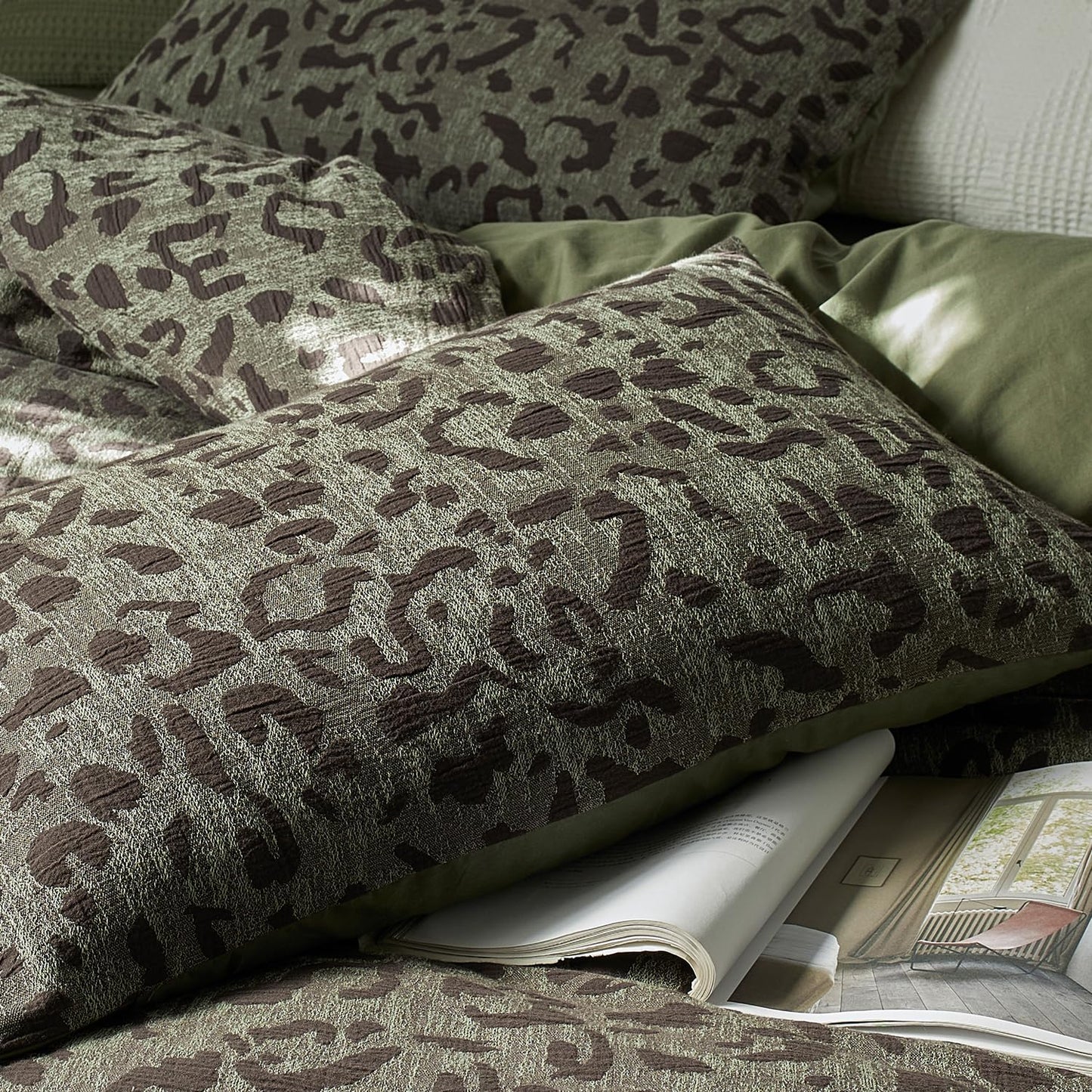 mixinni Leopard Duvet Cover King Size, Premium Yarn-Dyed Jacquard Cotton Duvet Cover with Green Leopard Print, Farmhouse Bedding Set with 2 Pillowcases Perfect for Him and Her-(King Size, Green)