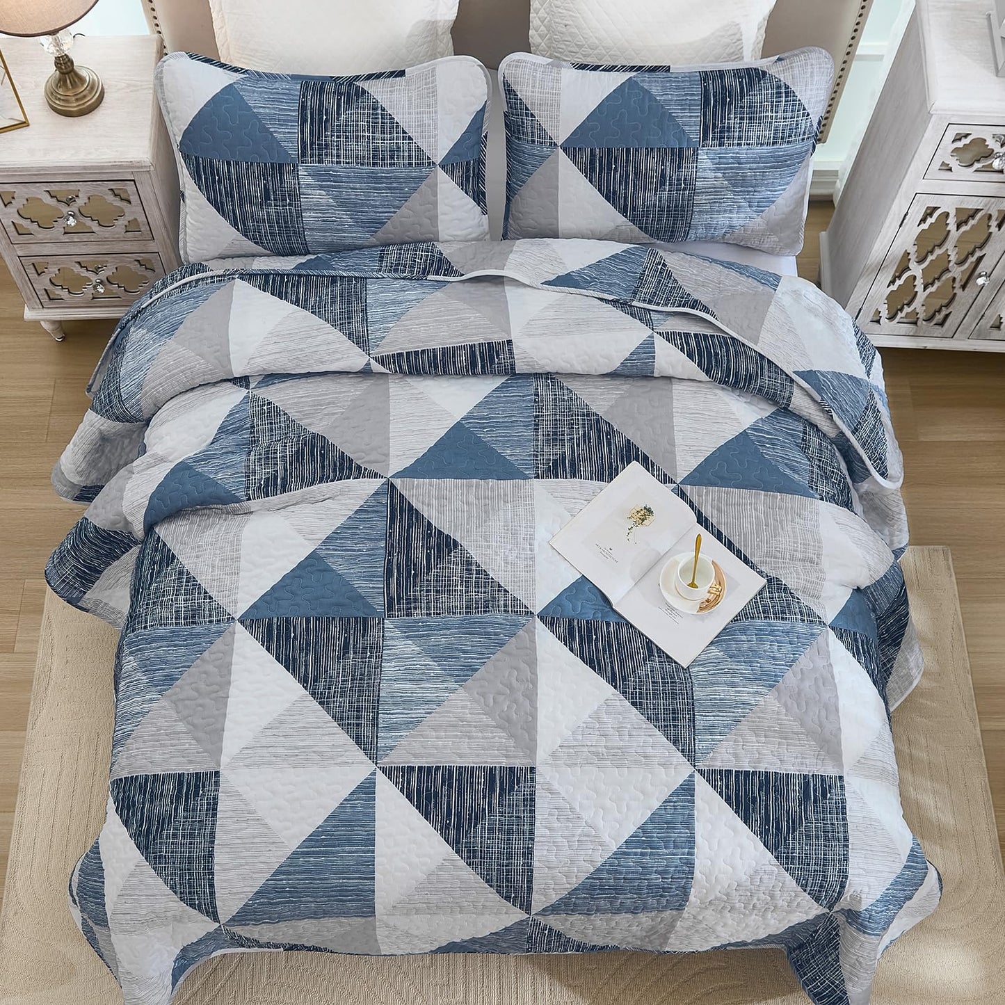Dintszyayue Quilt Queen Size Blue, 3 Pieces Patchwork Bedspread Bedding for Queen Size Bed, Soft Lightweight Microfiber Geometric Coverlet Set for All Season Quilt with 2 Pillowcases