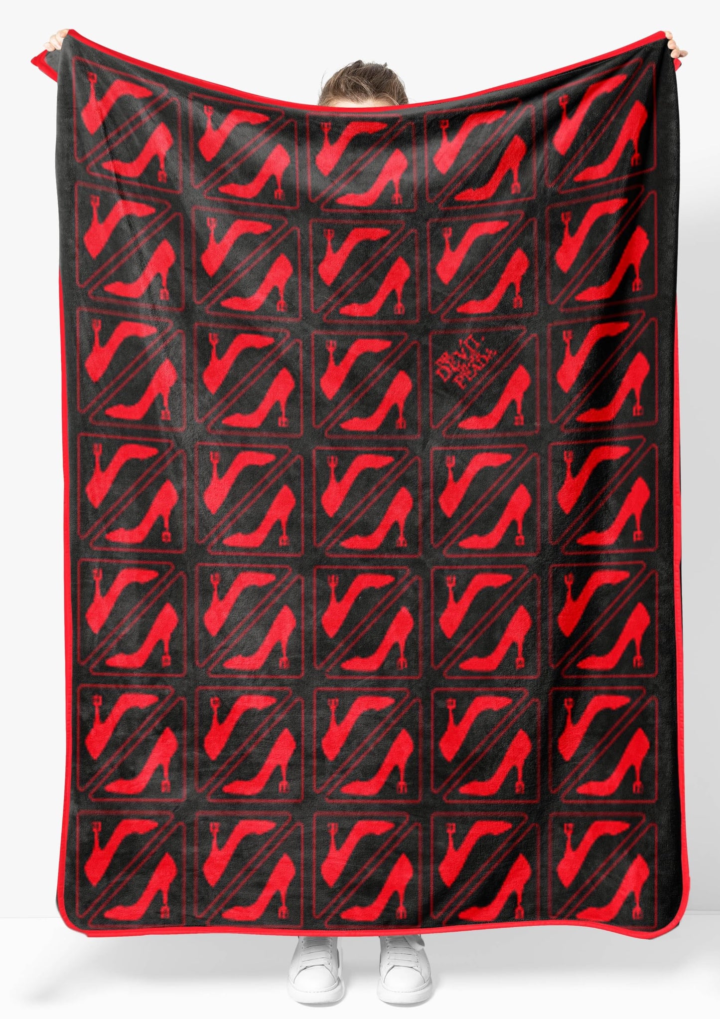 Jay Franco Plush Throw Blanket – Soft & Cozy Fleece Throw for Bedroom & Couch Décor, Official Licensed Product, Black - The Devil Wears Prada, 46x60 - Throw Blanket