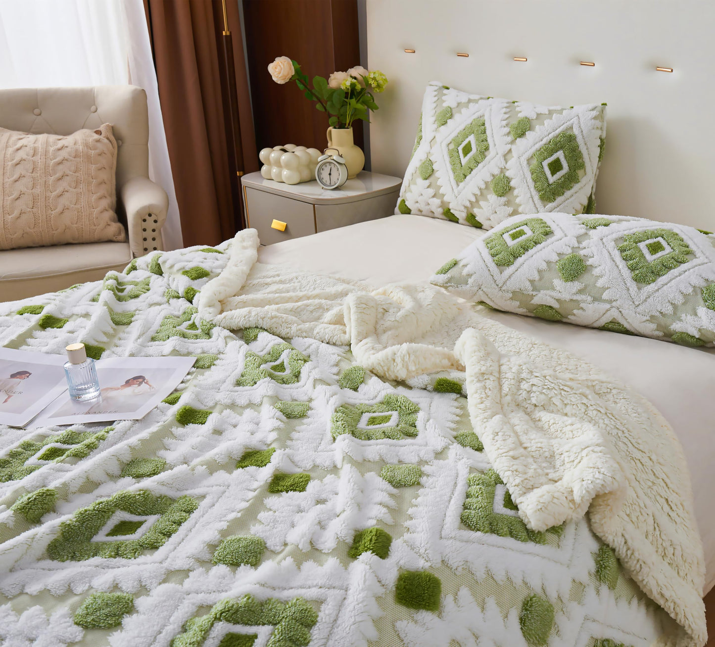 LEVINIS Large Bohemian Bed Blankets 80'' × 90'', Ultra Soft Aztec Bed Blanket for All Season, Cozy, Plush, Bohemian Throw Blanket for Bed/Couch/Sofa/Office/Camping, Green