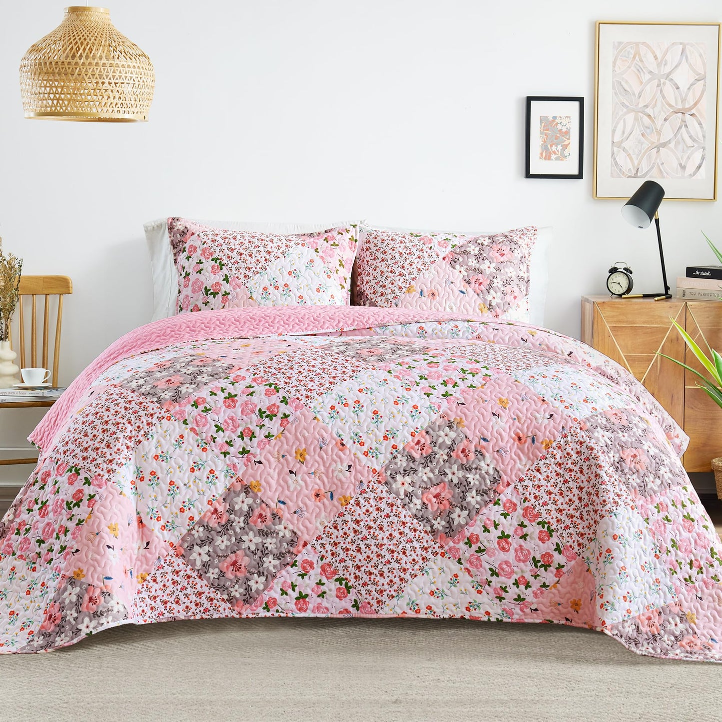 Whale Flotilla Patchwork Quilt King Size, Extra Soft Boho Floral Bedspreads for Bed Reversible Lightweight King Quilt Bedding Set Printed Coverlets with 2 Pillow Shams for All Seasons, Pink
