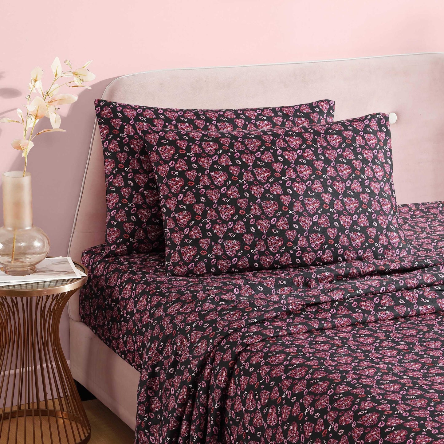 Betsey Johnson - Queen Size Sheet Set, Ultra-Soft Bedding with Smooth & Breathable Feel, Deep Pockets, Bed Sheets with Matching Fitted Sheet & Pillowcases (Lipstick Betsey Pink)