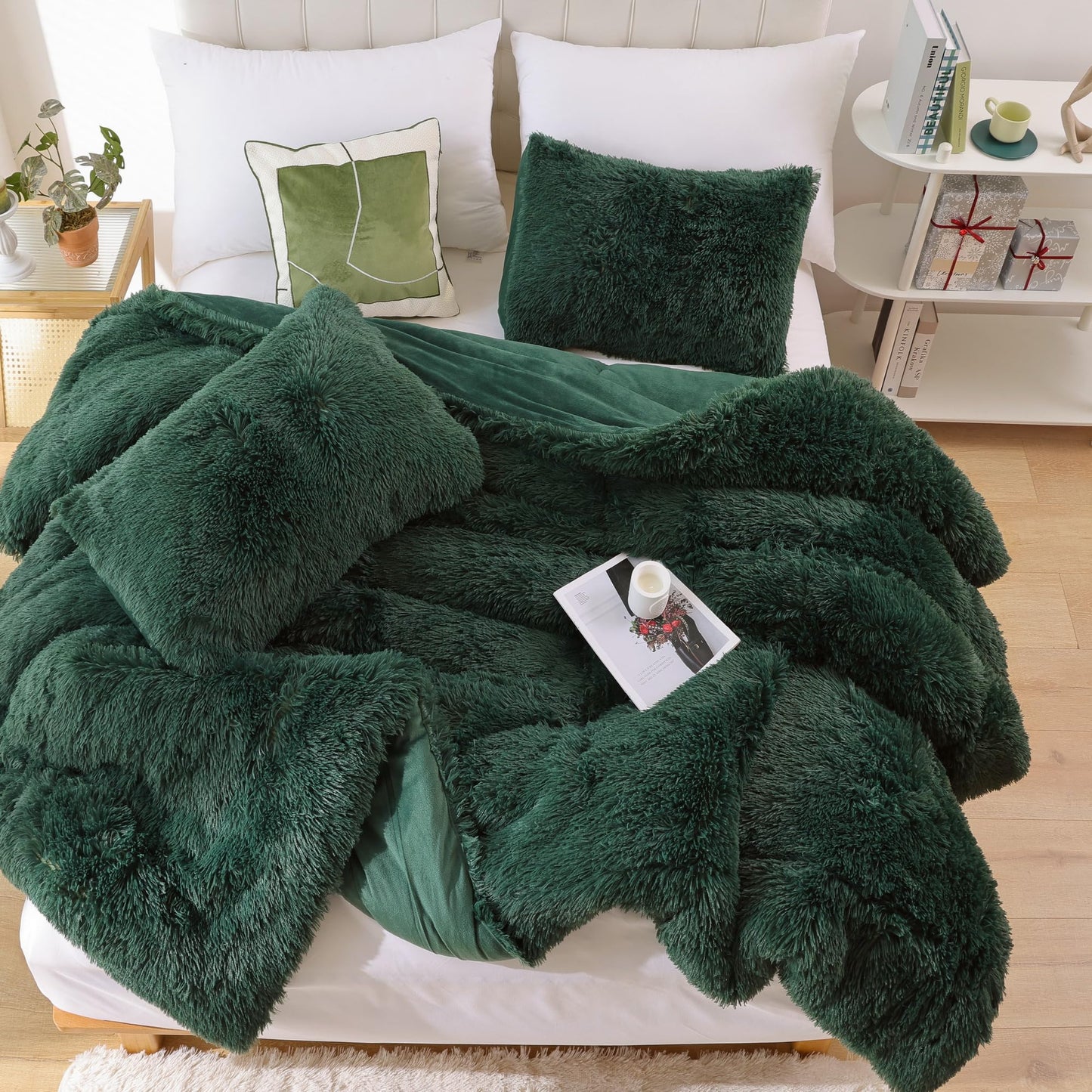 Smoofy Fluffy Queen Comforter Set, Faux Fur Comforter Set Queen Size, Luxury Fuzzy Bedding Set, Soft Shaggy Bed Set for All Season, 3 Pieces - 1 Comforter & 2 Pillowcases, Dark Green