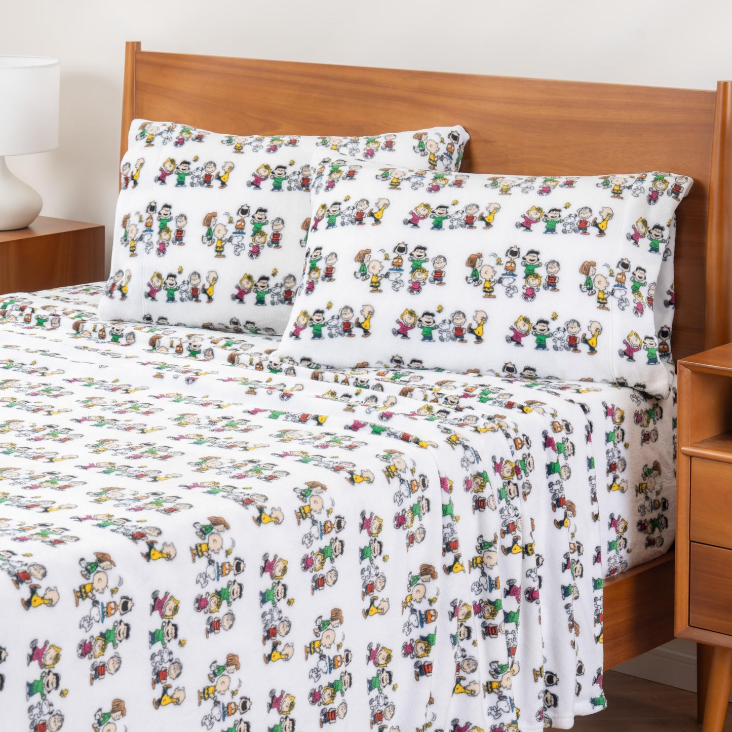 Berkshire Peanuts® Velvetloft® Plush Full Sheet Set,Extra Warm Fleece Sheets,4-Piece Cute Character Snoopy Printed Soft Plush Sheet Set,Laughing Small White