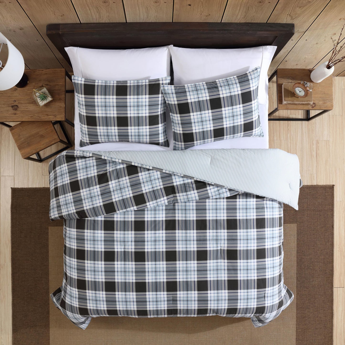Eddie Bauer - Queen Comforter Set with Shams, Cotton Reversible Bedding, Medium Weight All-Season, Dorm Room Essentials, Lewis Plaid Navy