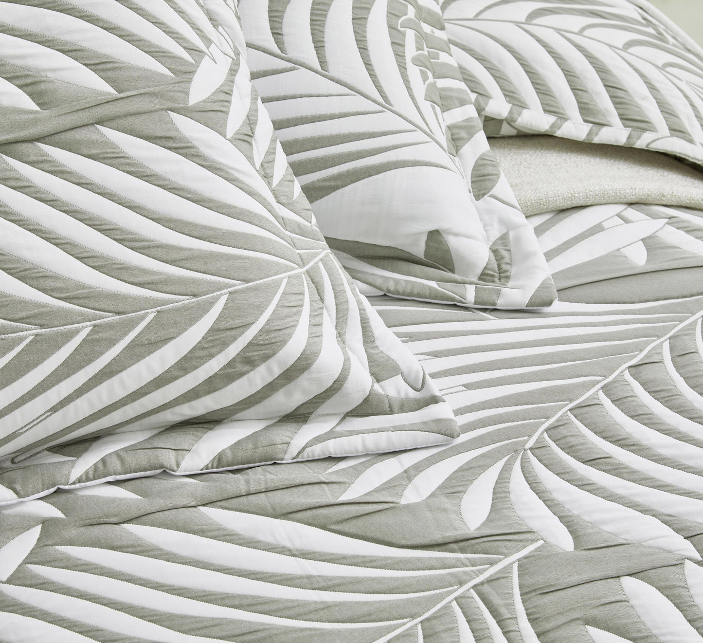 Chezmoi Collection Oversized Bedspread 100x106, Jacquard Matelasse Leaf Damask Design, 5-Piece Lightweight Reversible Microfiber Bedding Coverlet Set for All Season, Queen, Platinum Gray/White
