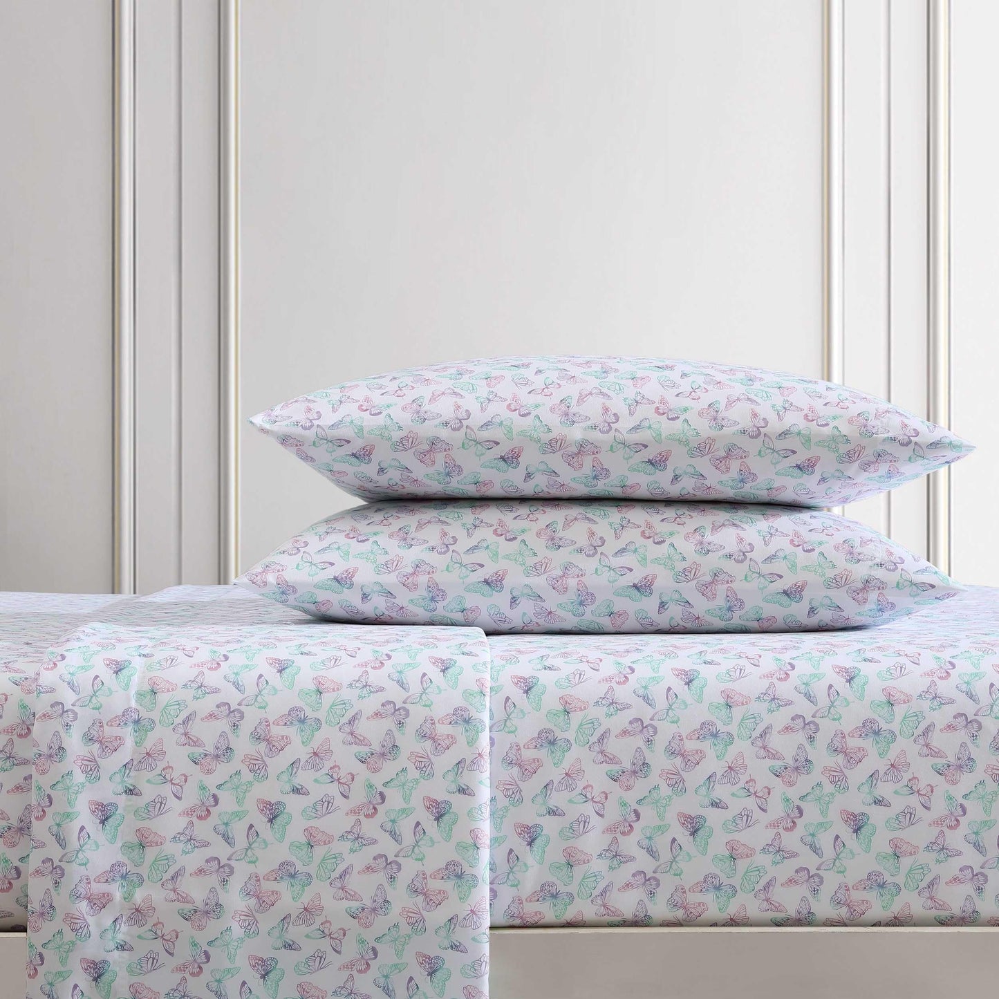 Betsey Johnson - Queen Bed Sheets, Fade & Wrinkle Resistant Bedding Set with Matching Sham(s), Soft & Lightweight Bedding Essentials (Butterfly Rainbow Purple, Queen)