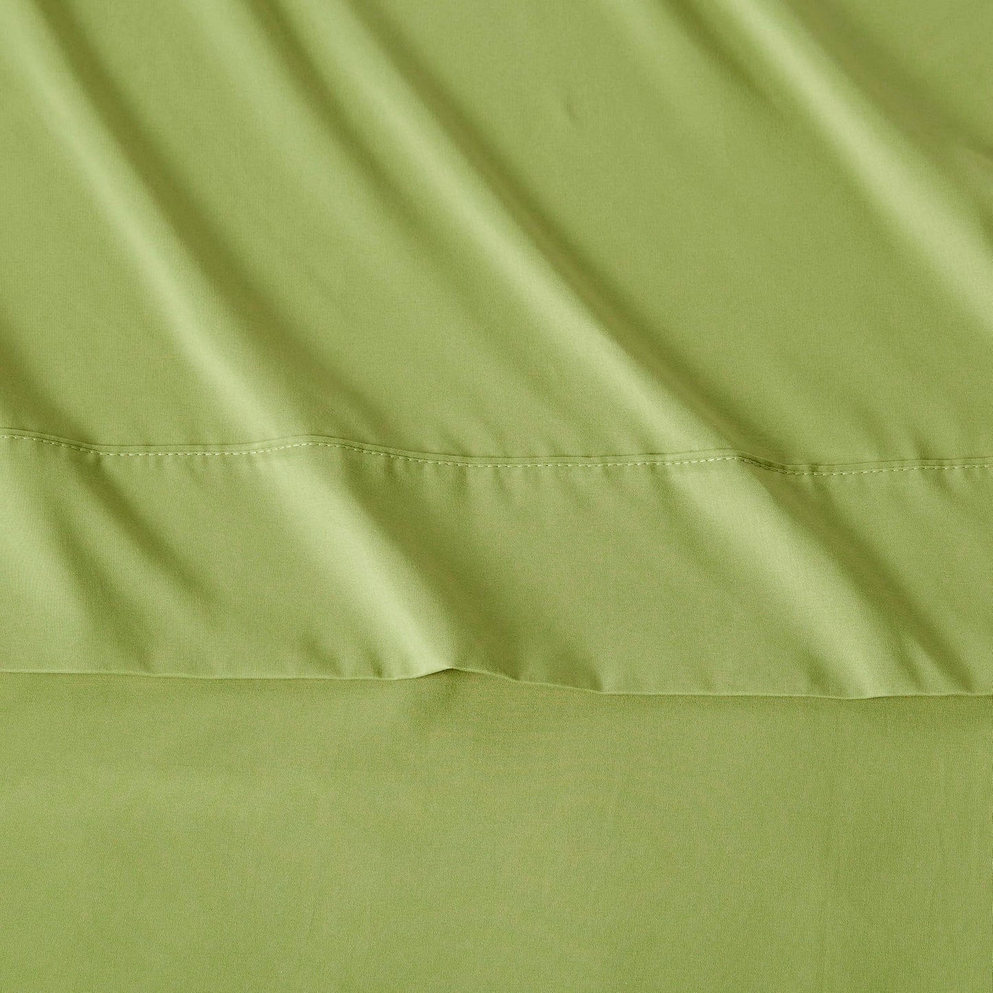 Amazon Basics Lightweight Microfiber 3-Piece Bed Sheet Set, Twin XL, Oliver Light, Solid