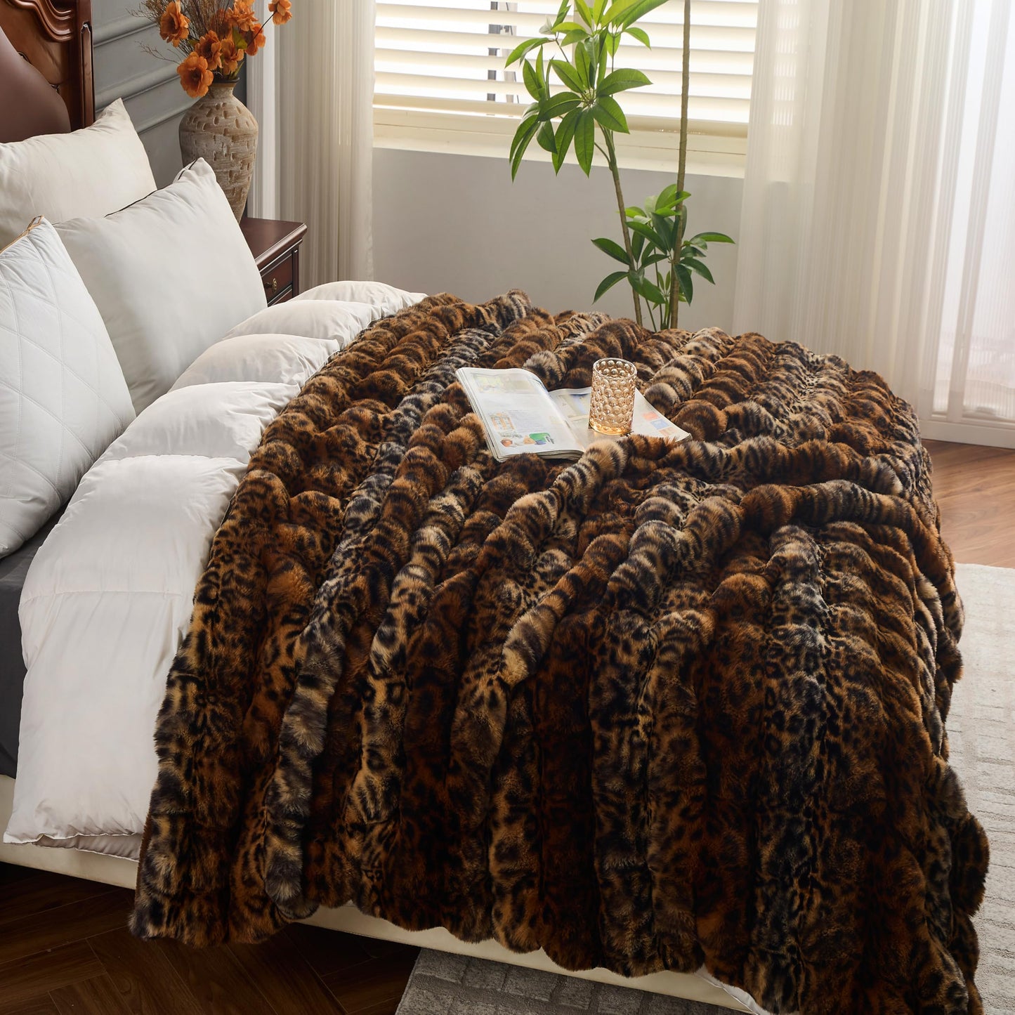UKELER Leopard Throw Blanket 50''x60'', 750 GSM Double Sided Faux Fur Blankets and Throws for Bed Sofa Travel and Camping, Super Soft Cozy Fluffy Plush Blanket, Cheetah Print Blankets for All Seasons