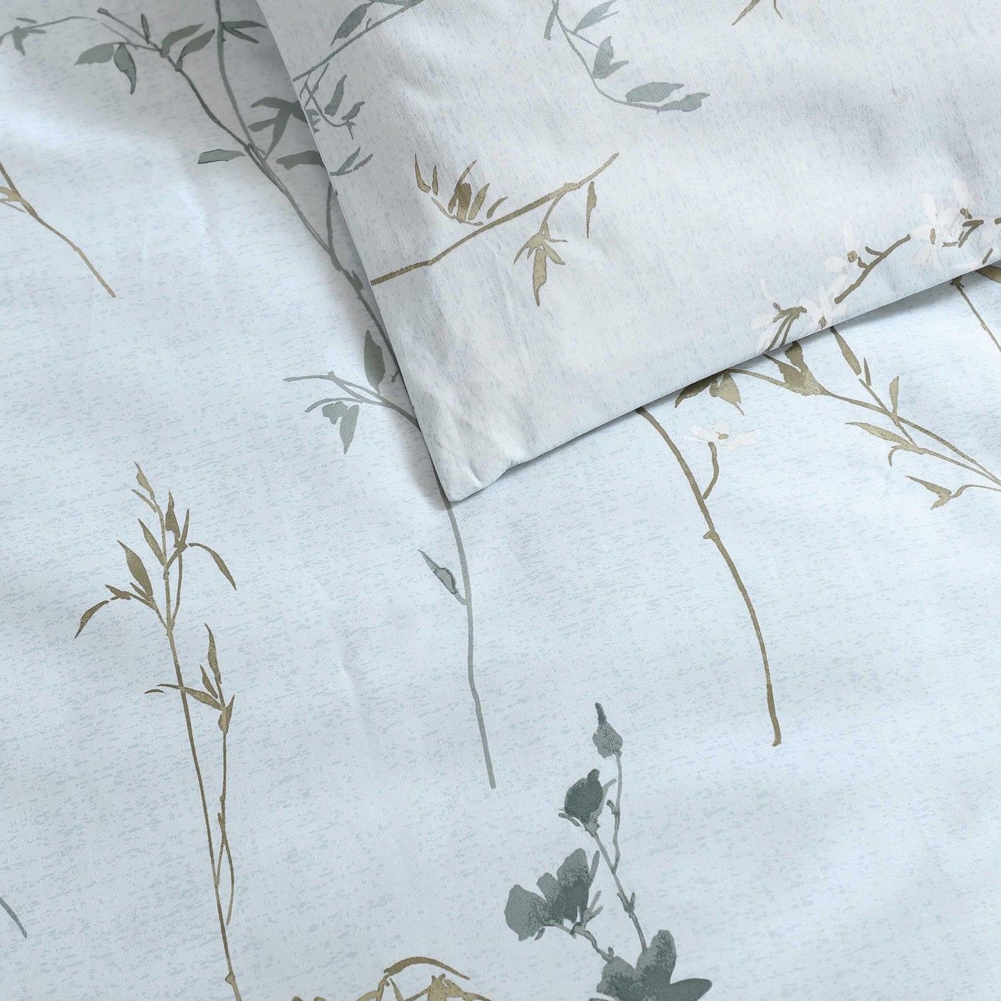 Calvin Klein - King Comforter Set, Cotton Floral Bedding with a Naturally Soft Feel, 3 Piece Bed Set with Matching Pillowcases (Wildflower Blue)