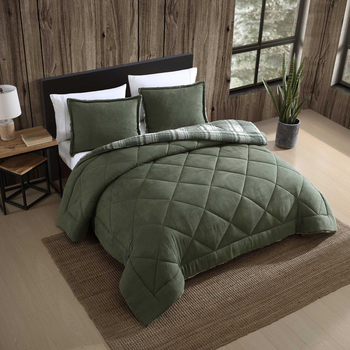Eddie Bauer - Queen Comforter Set, Microsuede Bedding with Soft Plush Faux Shearling Reverse, 3 Piece Bed Set with Matching Pillowcases (Big Lake Plaid Green)