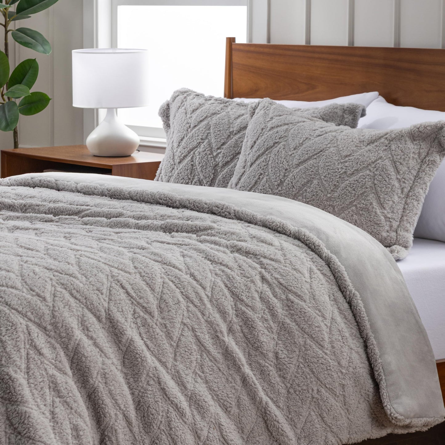 Berkshire Sherpa & Velvetloft Comforter Set Full/Queen, Luxuriously Warm Fleece Reversible Microfiber Plush Bedding Set with 1 Comforter(90"x90") and 2 Pillow Shams(24"x30"), Wisp Grey