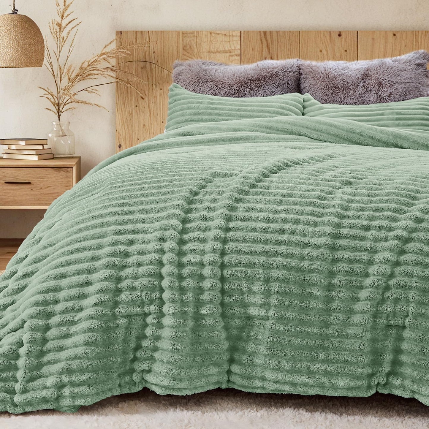Sasttie King Comforter Set 3 Pieces - Super Soft Fleece Comforters King Size, 1 Luxury Warm Fuzzy Marshmallow Comforter with 2 Pillow Cases, Faux Fur Down Alternative Bedding Set, Sage Green