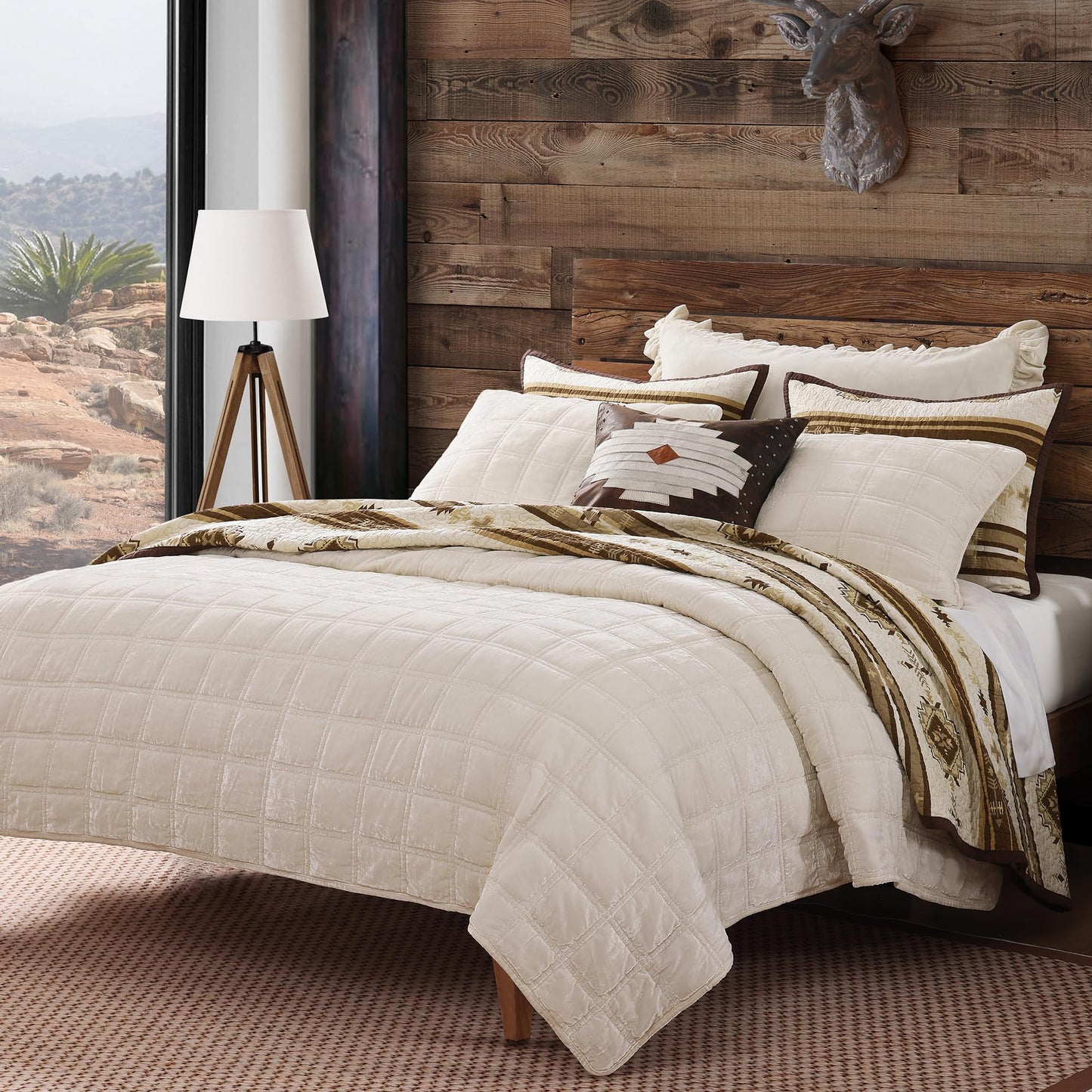 Paseo Road Dakota Queen Quilt Set, 3 Piece Rustic Western Bedding Set with Pillow Sham, Lightweight Reversible Cotton Quilt with Southwestern Aztec Pattern, Soft Breathable Cozy Boho Bedding