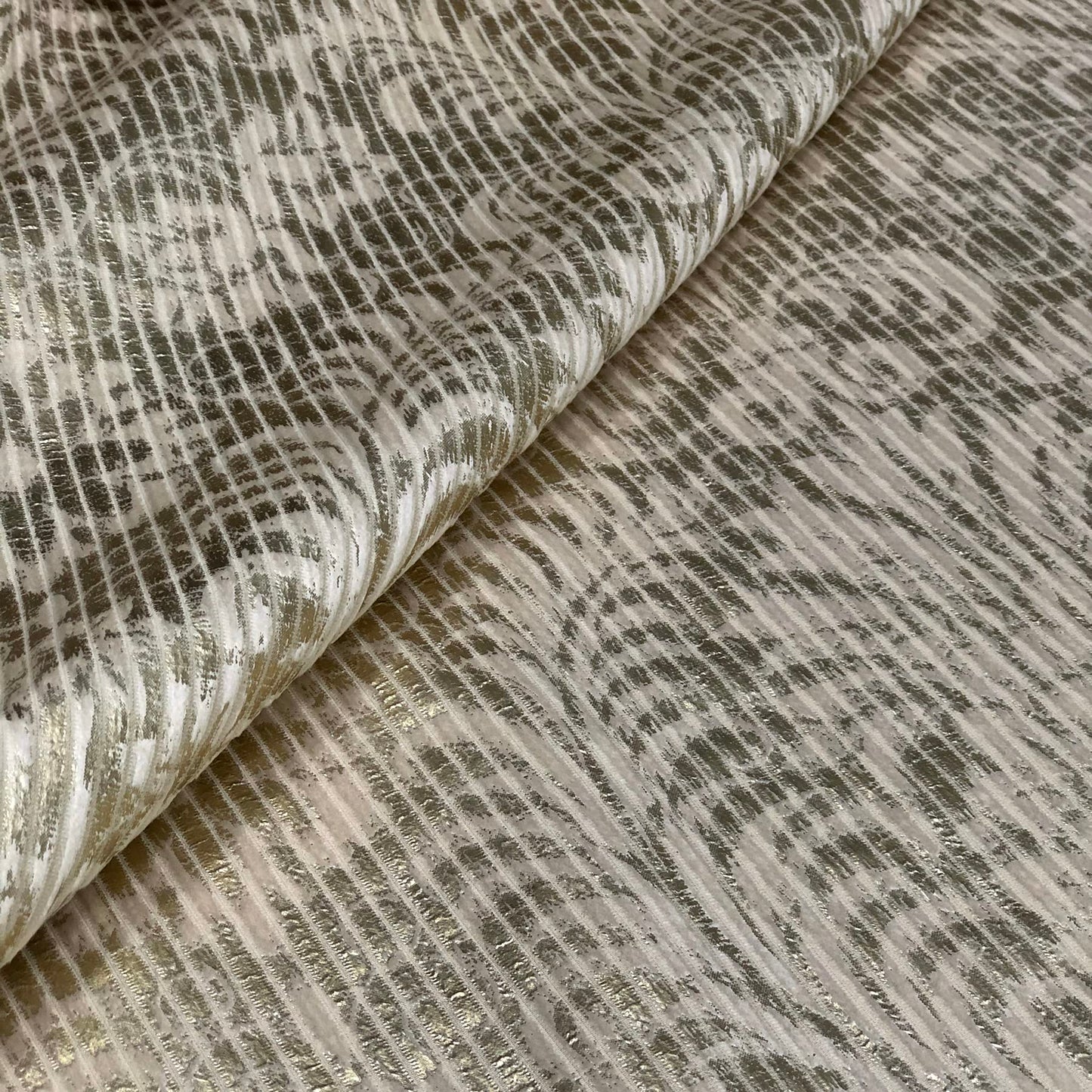 always4u 100% Blackout Damask Foil Print Natural and Gold Ridged Velvet Curtains 84 Inches Long Drapes 2 Panels Shiny Metallic Window 54 * 84 Inches