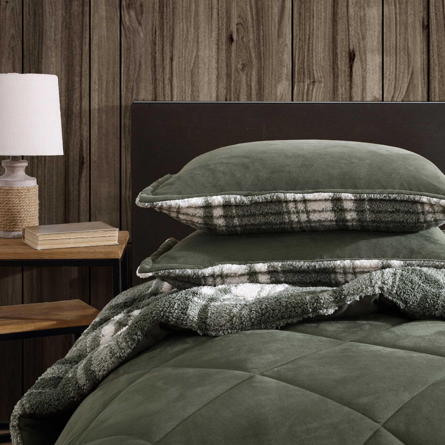 Eddie Bauer - Queen Comforter Set, Microsuede Bedding with Soft Plush Faux Shearling Reverse, 3 Piece Bed Set with Matching Pillowcases (Big Lake Plaid Green)