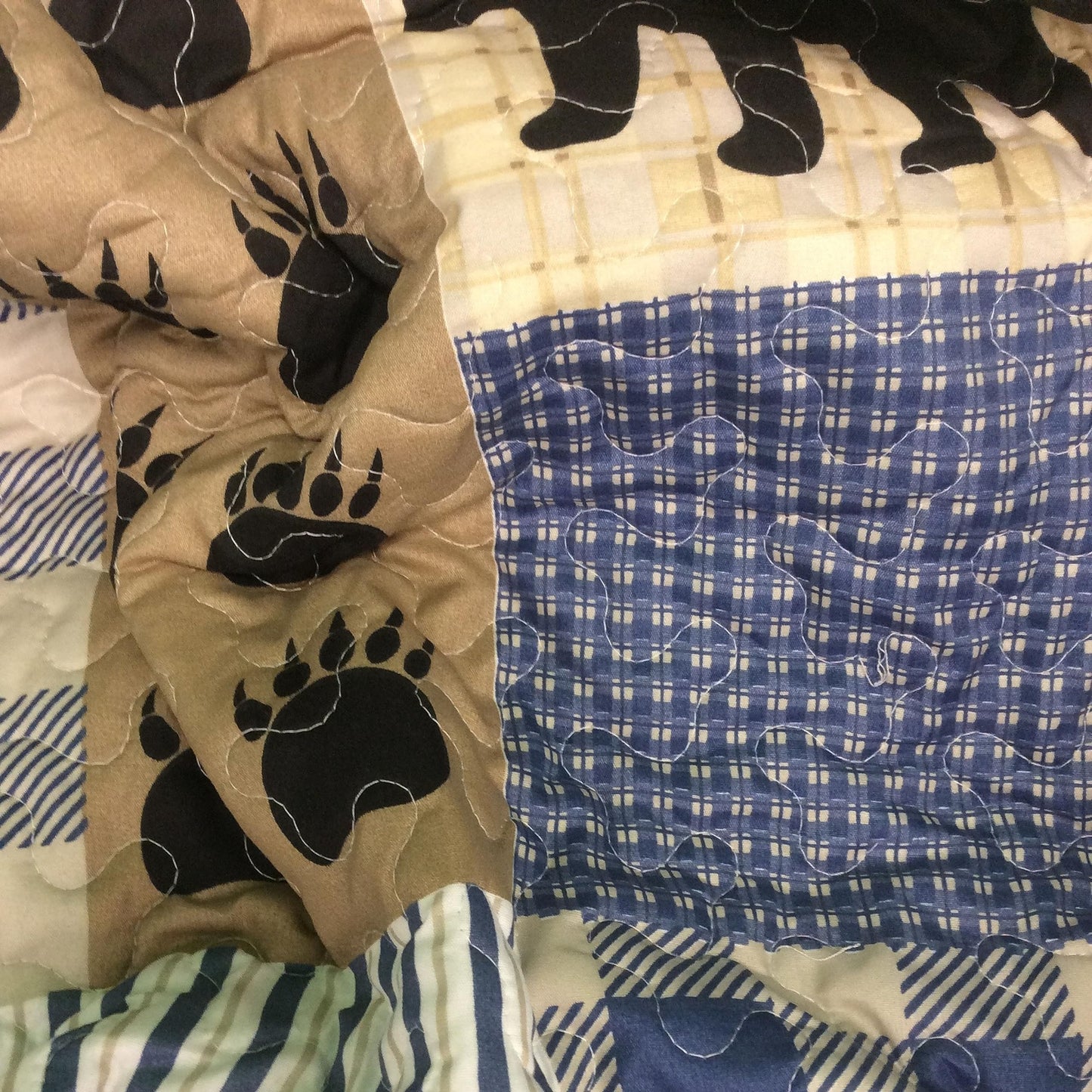 Virah Bella 3 Piece Queen Lodge Quilt Bedding Set - Black Bear Plaid - Rustic Cabin Country Reversible Camping Comforter Set with Decorative Pillow Shams, Blue/Black