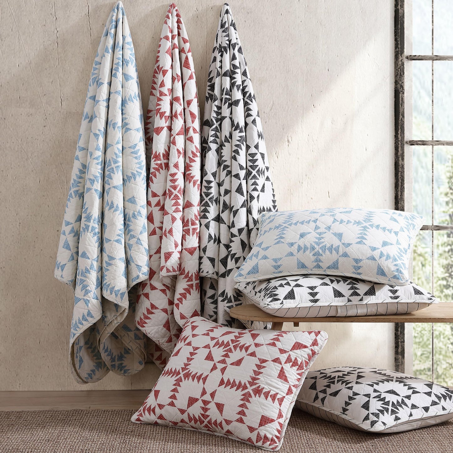Eddie Bauer - Queen Quilt Set with Shams, Reversible Cotton Bedding, Lightweight All-Season, Pre-Washed, Arrowhead Charcoal