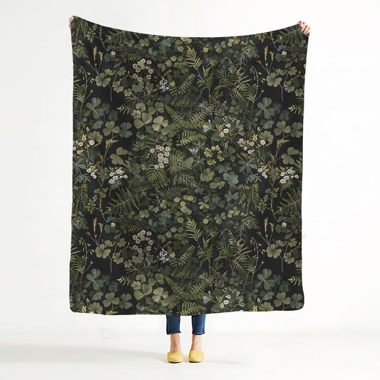 BUJSP Dark Green Botanical Blanket, Vintage Nature Fern Leaf Clover Herb Plant Wildflower Throw Blanket for Home Living Room Bedroom Couch Bed Decor, Cottage Core Decor, 50x60 Inches