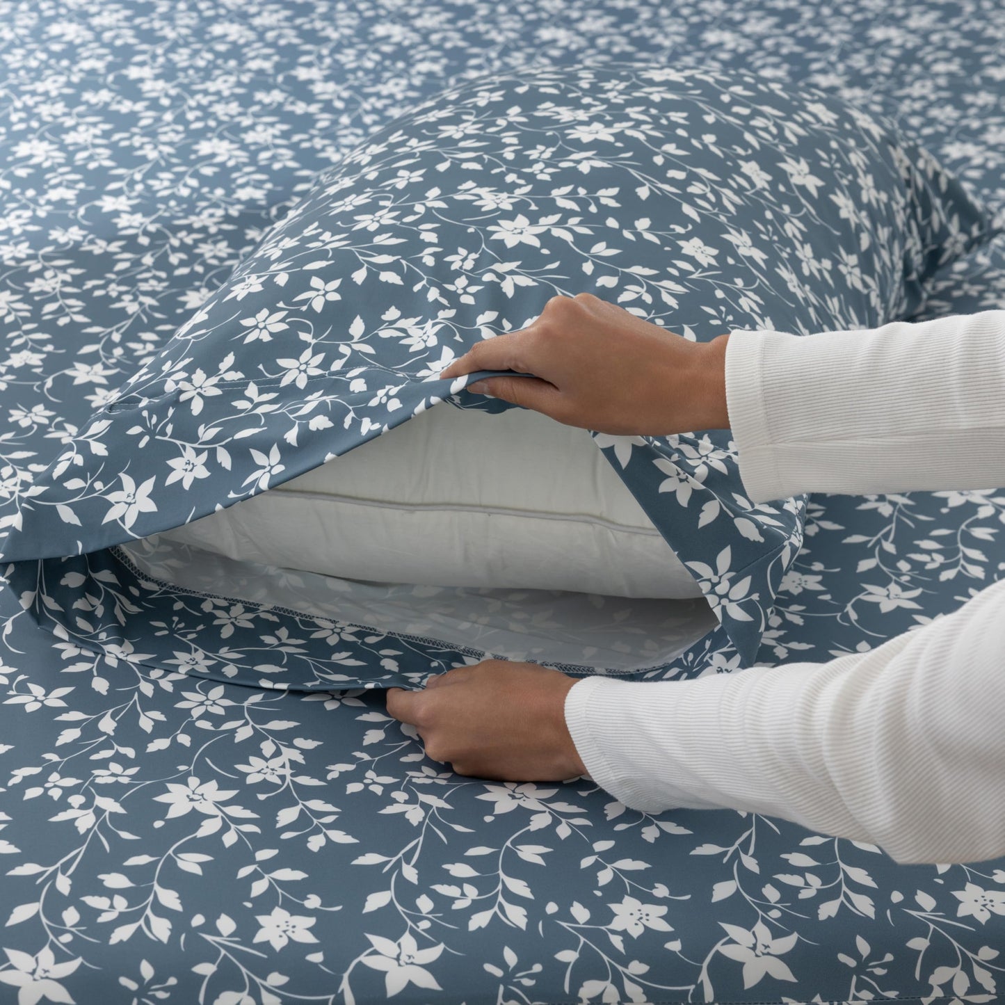 Berkshire Jersey Sheet Set – Cool-to-the-Touch, Soft & Breathable Knit Bed Sheets, Wrinkle-Free, Moisture-Wicking, Deep Pocket Fitted Sheet, 4 Piece Bedding Set, Queen, Bethany Floral Blue