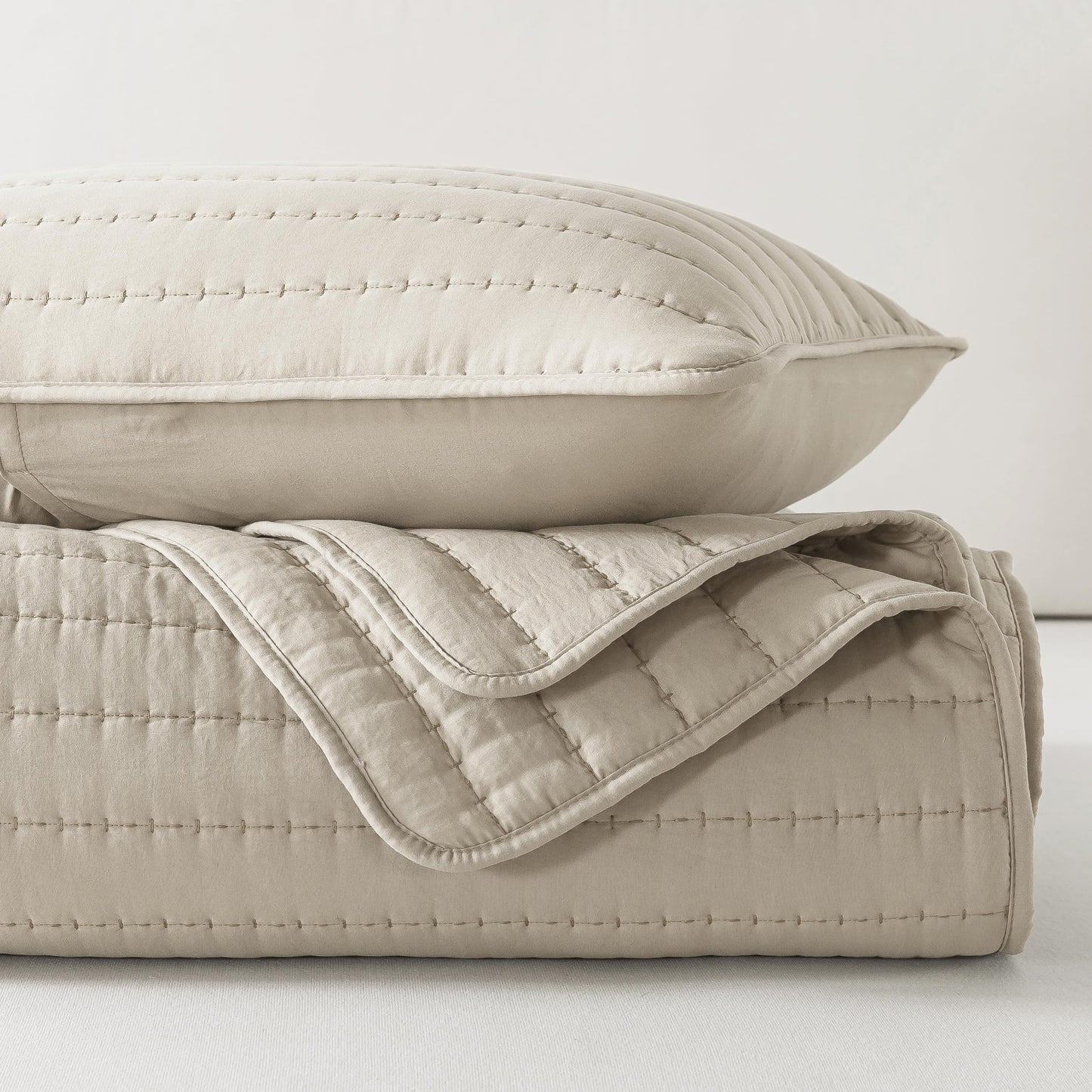ROARINGWILD Neutral Beige King Size Quilt Bedding Sets with 2 Pillow Shams, Lightweight Soft Bedspread Coverlet, Quilted Blanket Thin Comforter Bed Cover for All Season, 3 Pieces, 104x90 inches