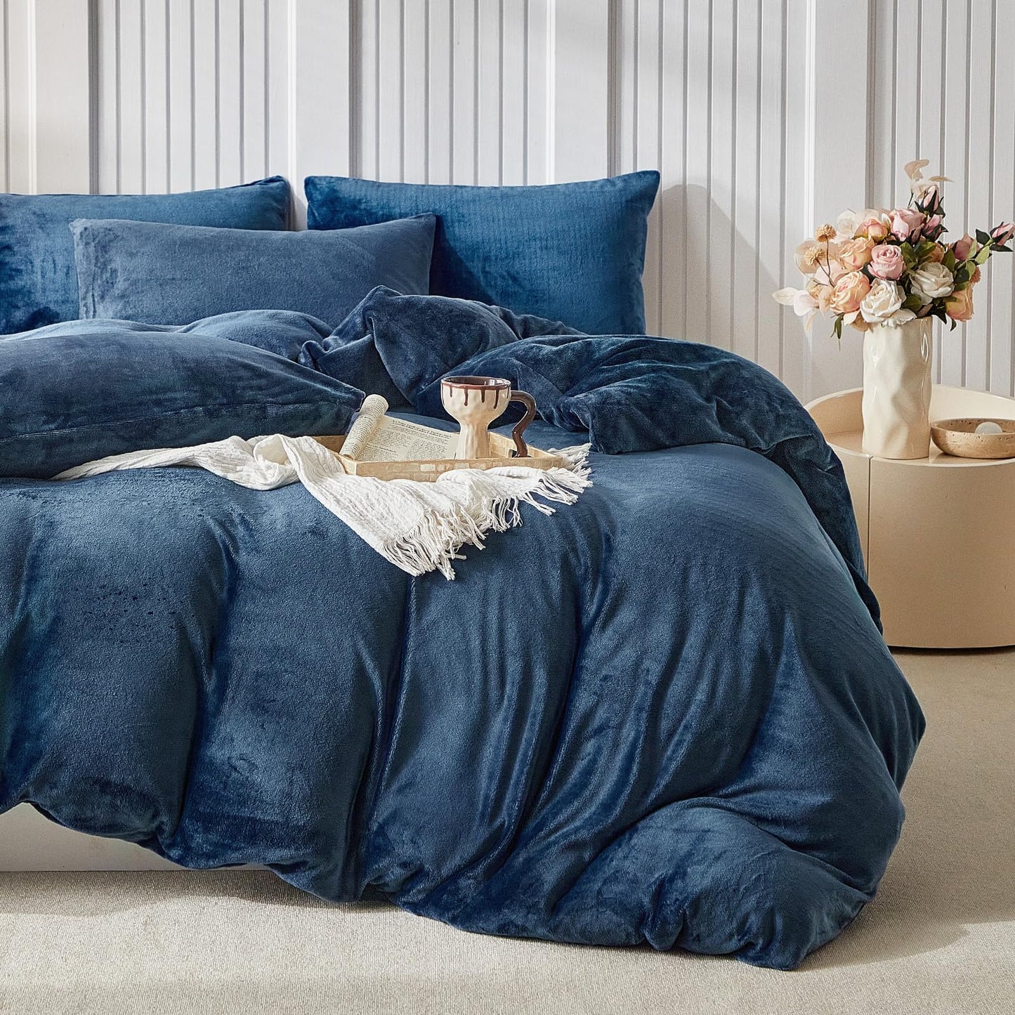 WARMDERN Navy Velvet Duvet Cover Set Queen Size, Luxury Milk Velvet Bedding Duvet Cover with Zipper Closure, 3pcs Ultra Soft Duvet Covers for All Seasons, 90" x 90", Navy