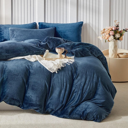 WARMDERN Navy Velvet Duvet Cover Set Queen Size, Luxury Milk Velvet Bedding Duvet Cover with Zipper Closure, 3pcs Ultra Soft Duvet Covers for All Seasons, 90" x 90", Navy
