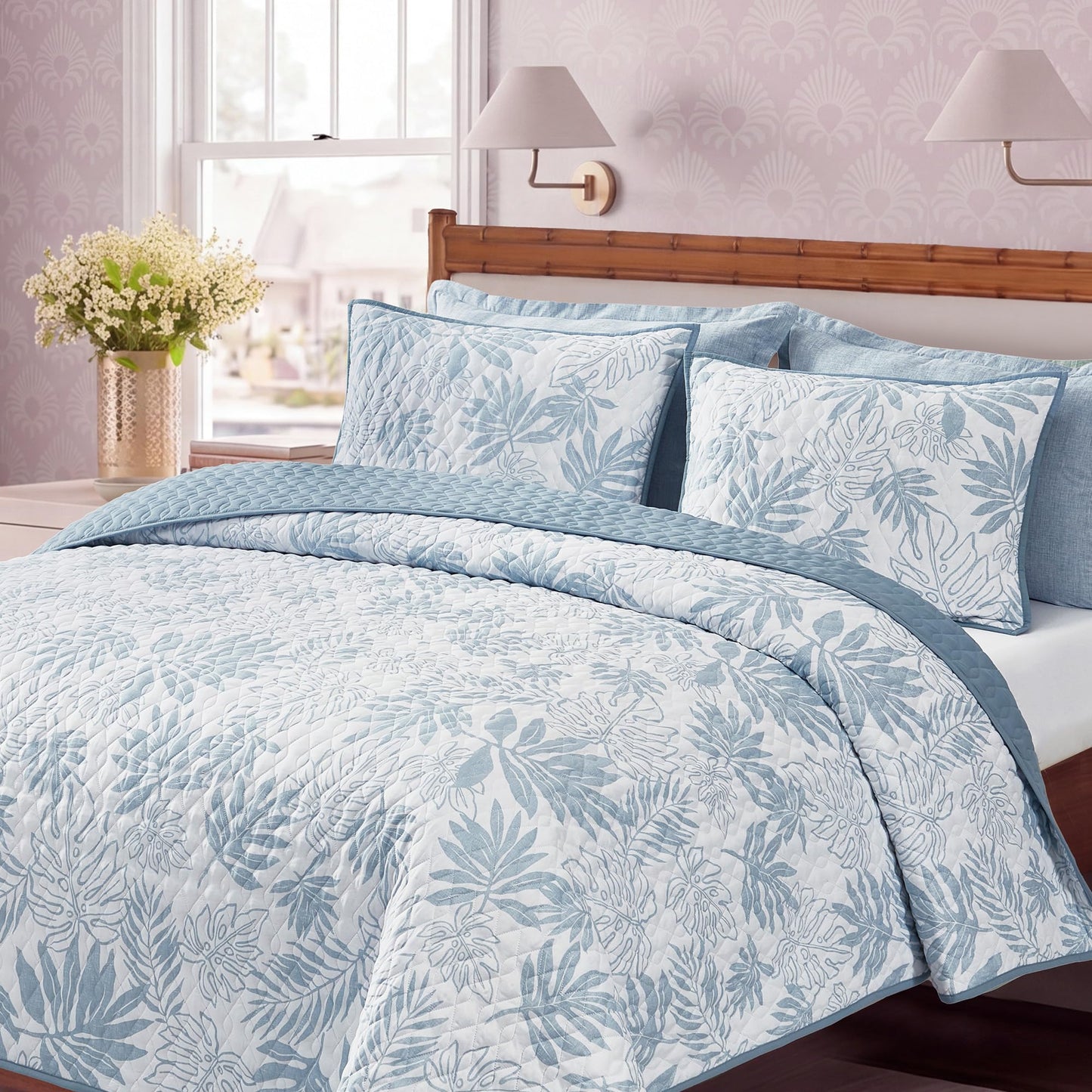 BLOOMHAVEN Quilt Set Queen Size, Moonstone Tropical Quilt Sets, Reversible Bedspread Lightweight and Breathable for All Seasons, Soft Quilted Bedspread with 2 Pillow Shams