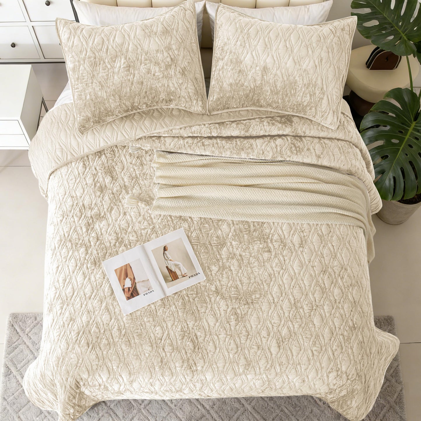LR Rocaloca Velvet Quilt Set Oversized King Size 120x120 Bedspread with 2 Pillow Shams Ultra Soft Polyester Bedding All Season Decor for Bedroom Guest Room Hotel Retro Pastoral Home Decor, Beige